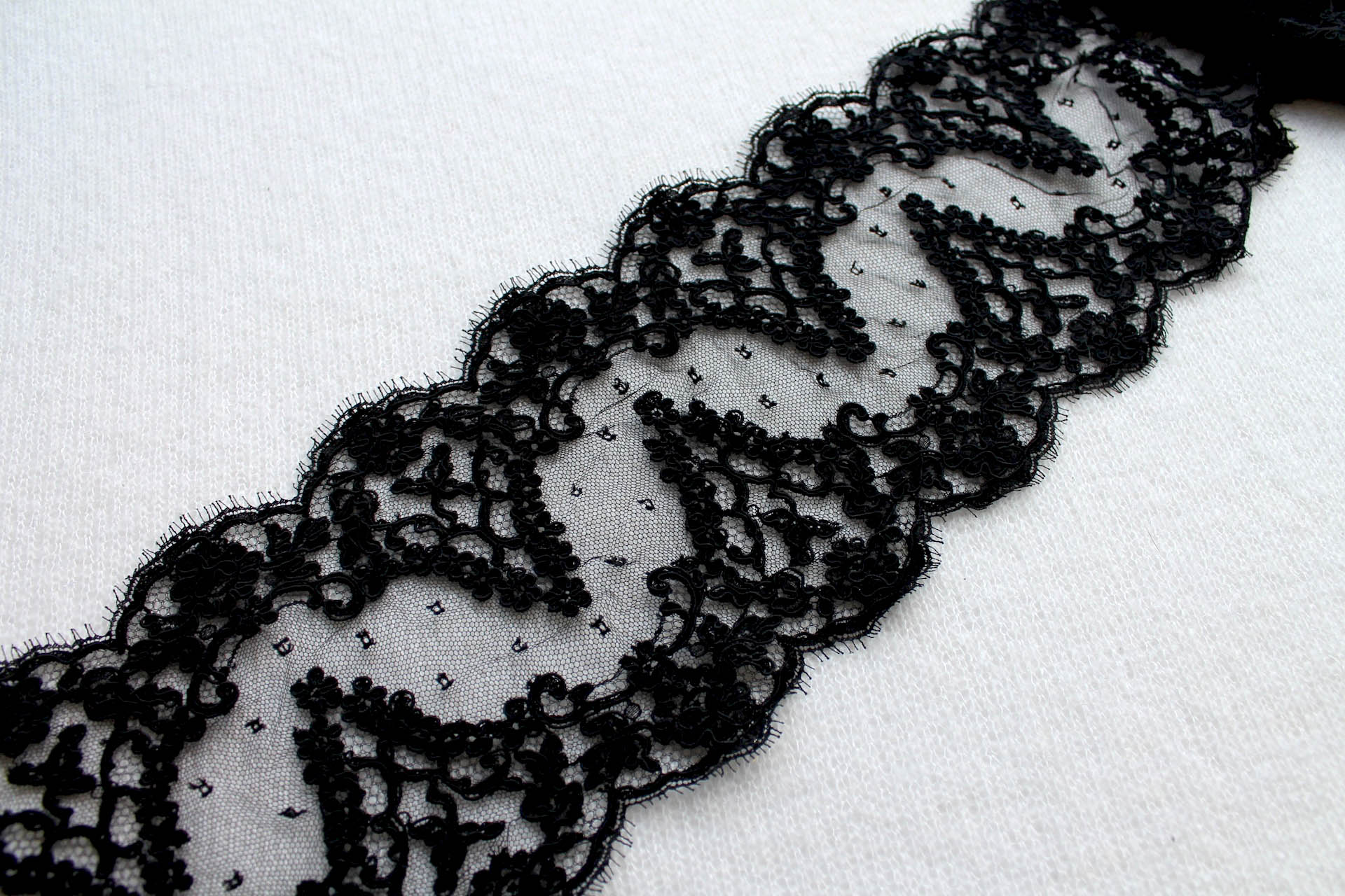 Arch Scallop Corded Lace Trim - Black, image 2 of 4