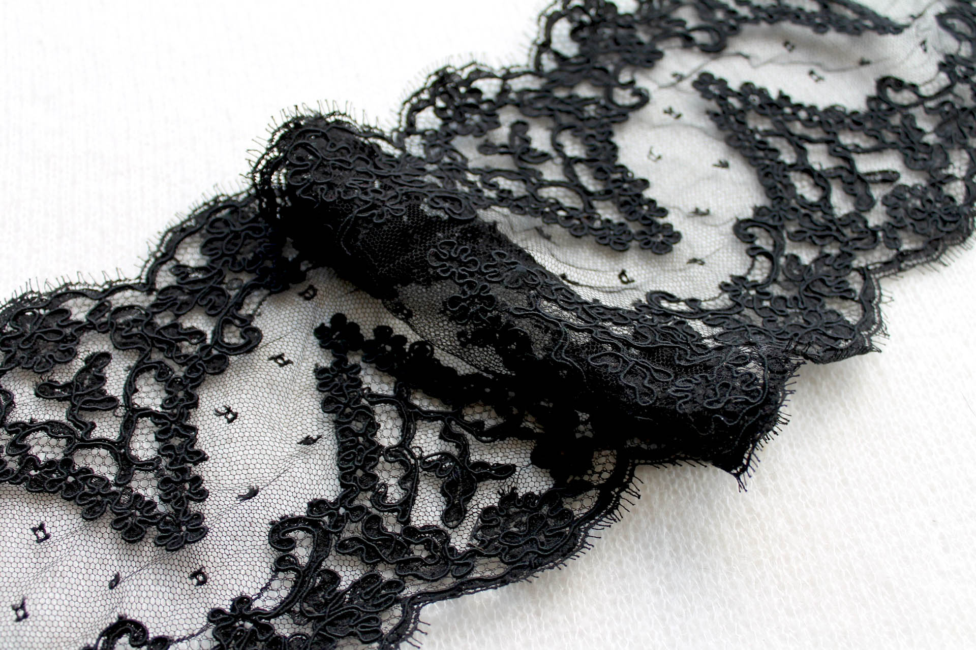 Arch Scallop Corded Lace Trim - Black, image 3 of 4