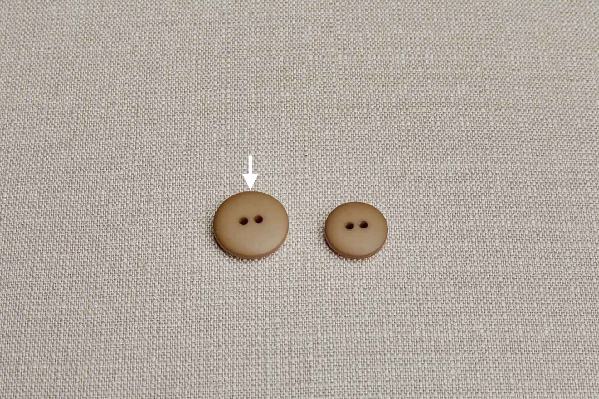Set of 8 Vintage Round Raw Umber Button - 2cm, image 2 of 3