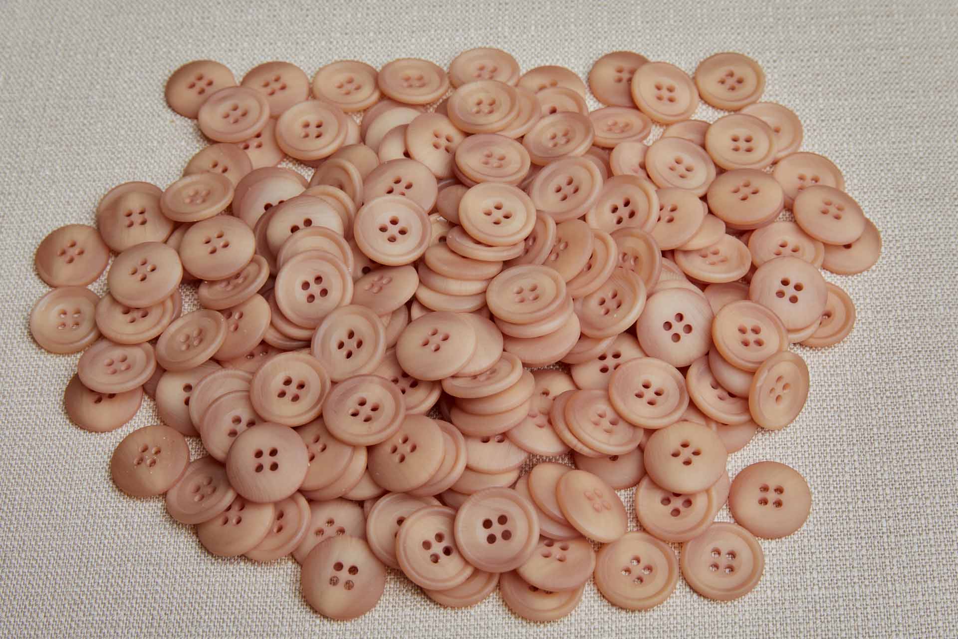 Round Pinkish Tan "Faux Horn" Button - 1.8-1.9cm