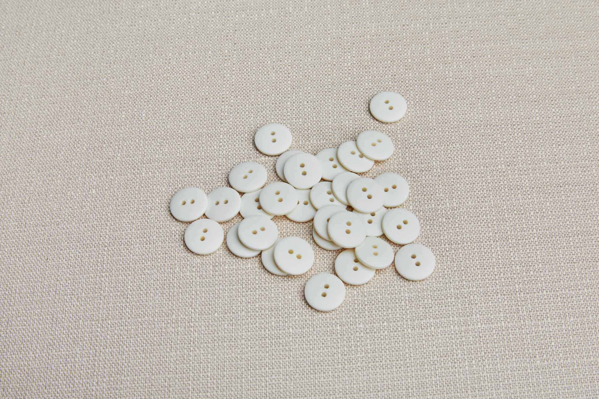 Vintage Round Creamy Ivory Button - 1.6cm