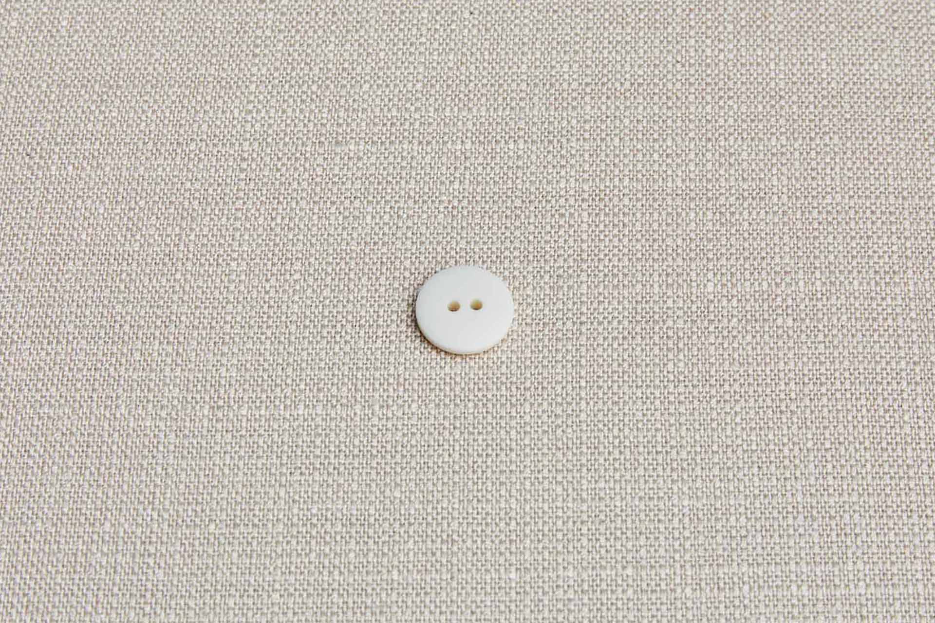 Vintage Round Creamy Ivory Button - 1.6cm, image 2 of 3