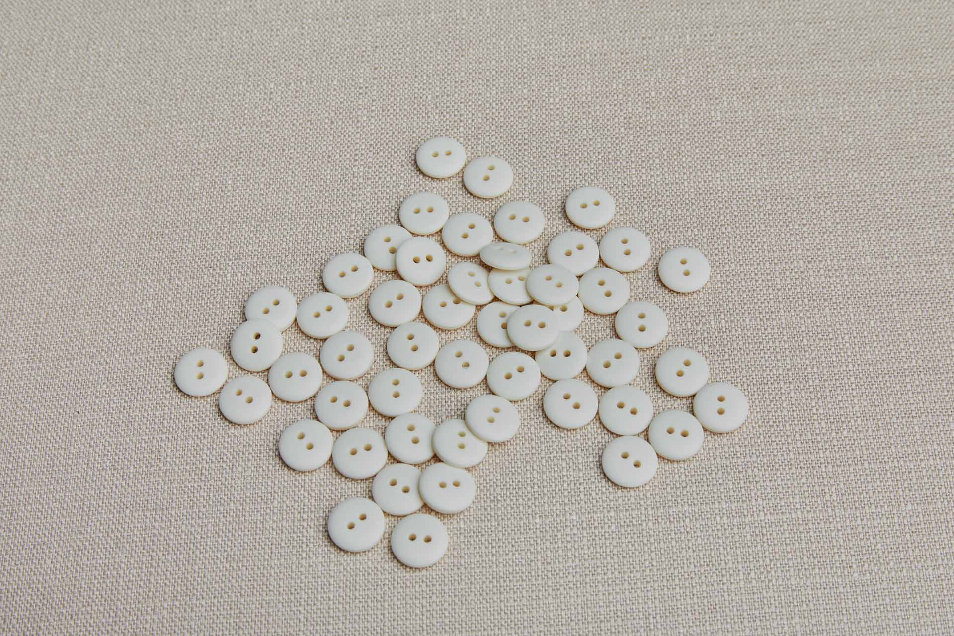 Vintage Round Creamy Ivory Button - 1.4cm