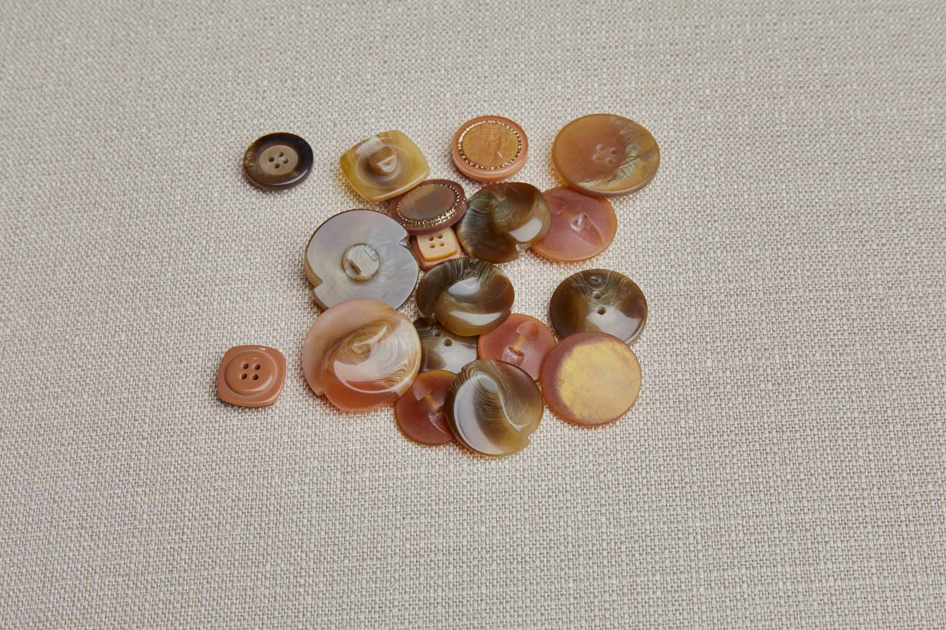 Set of 18 Terracotta, Rust and Brown "Faux Shell" Buttons - Assorted Sizes