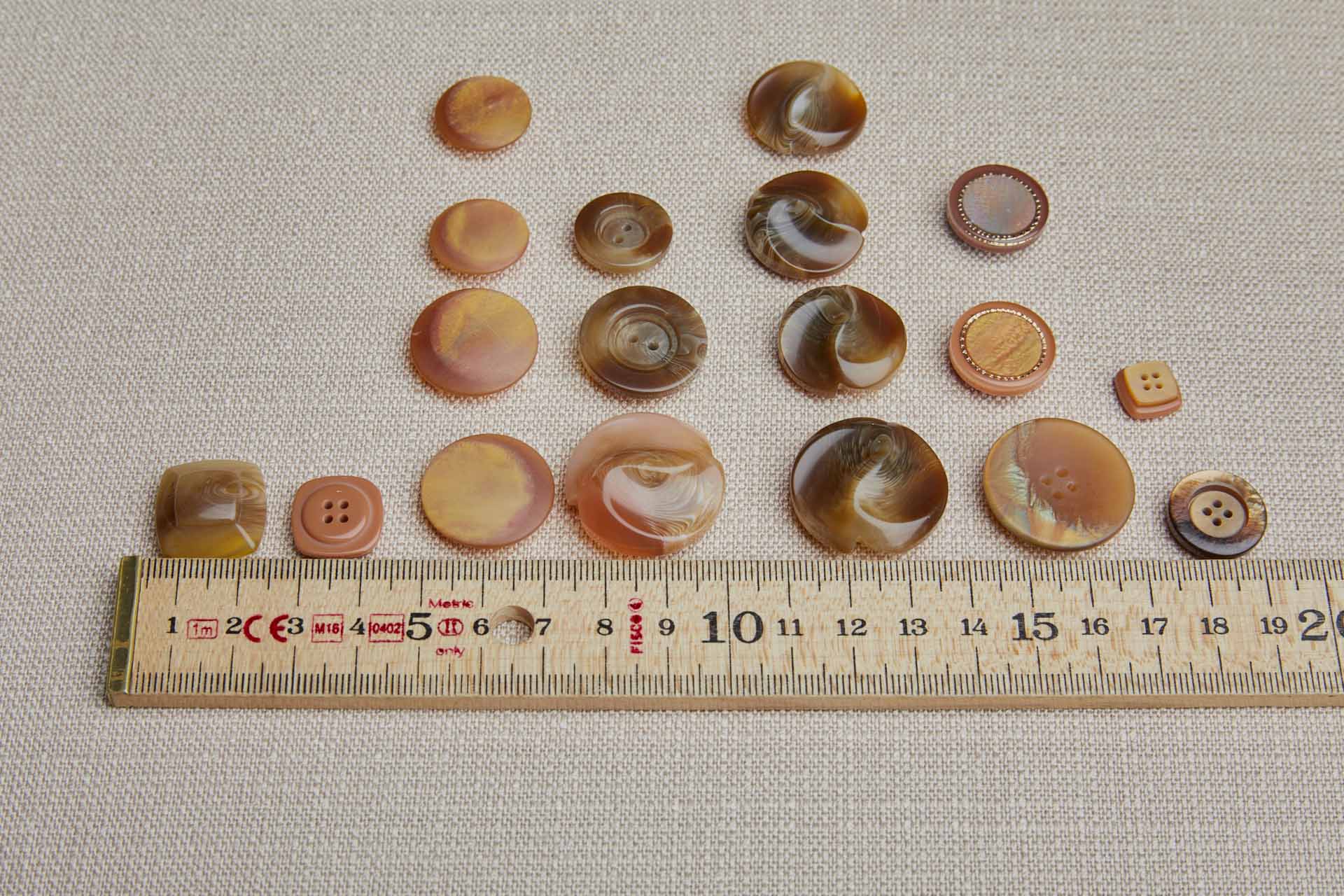 Set of 18 Terracotta, Rust and Brown "Faux Shell" Buttons - Assorted Sizes, image 3 of 3