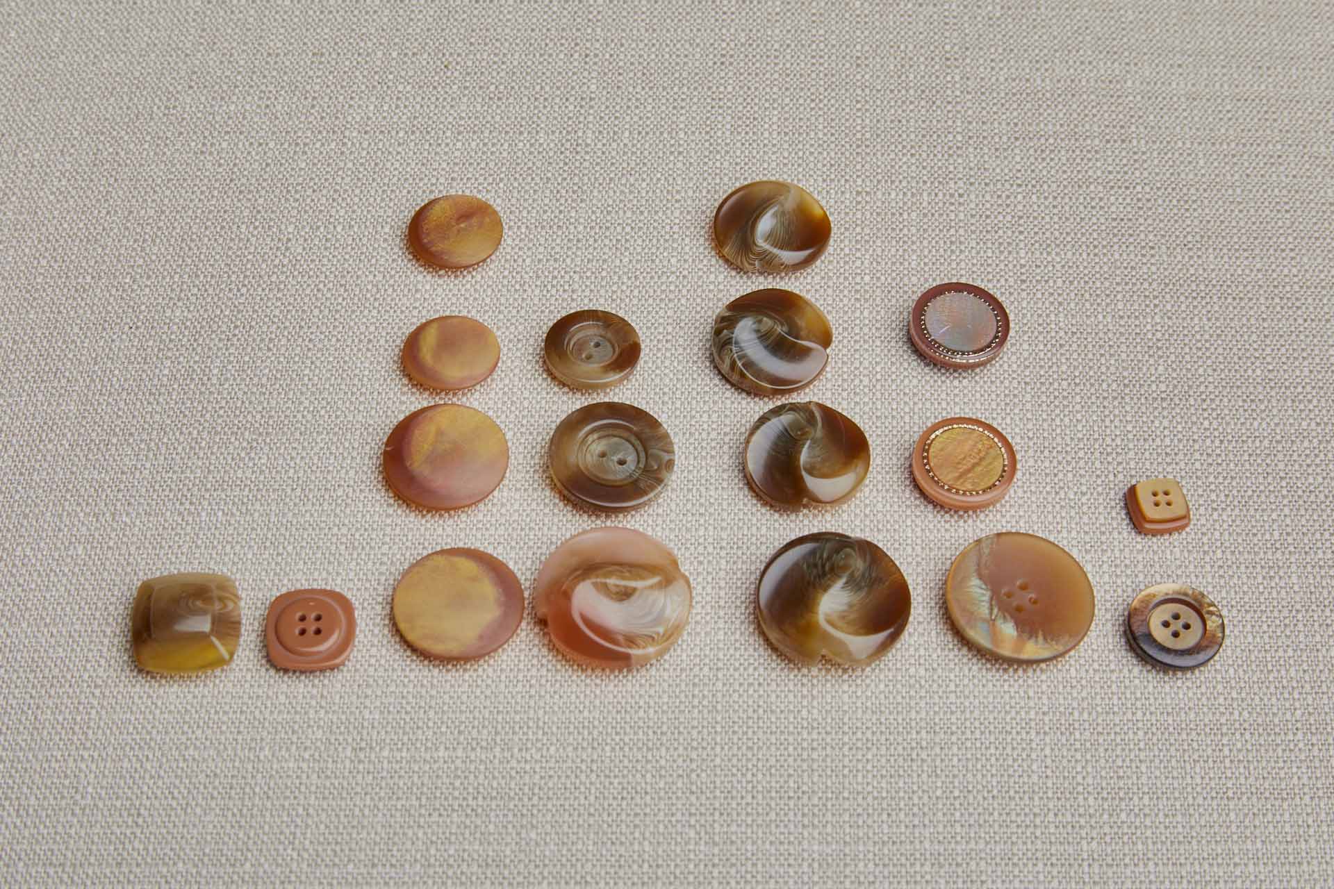 Set of 18 Terracotta, Rust and Brown "Faux Shell" Buttons - Assorted Sizes, image 2 of 3