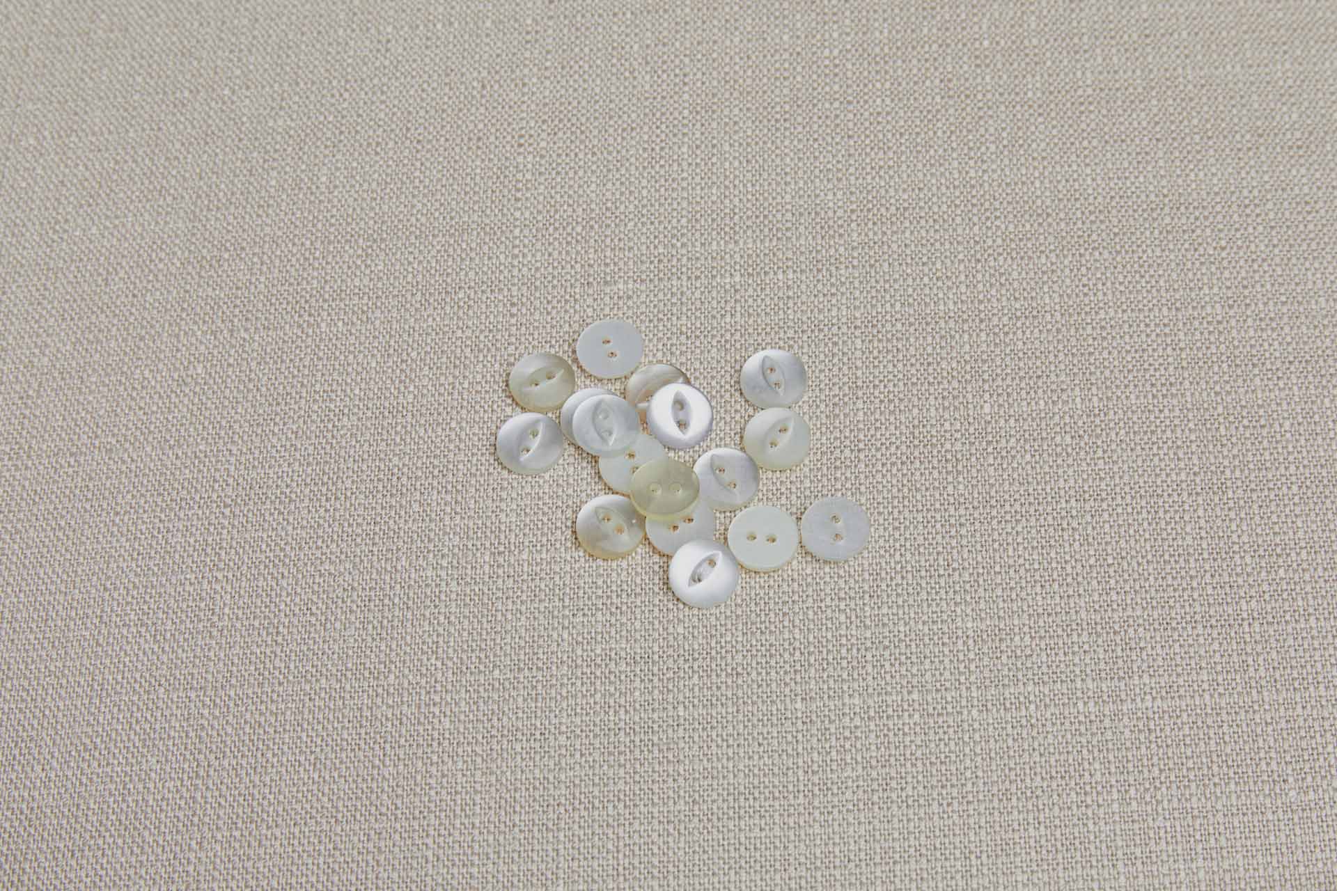 Set of 21 Vintage "Pearl/Shell" Shirt Buttons in Ivory - 1cm