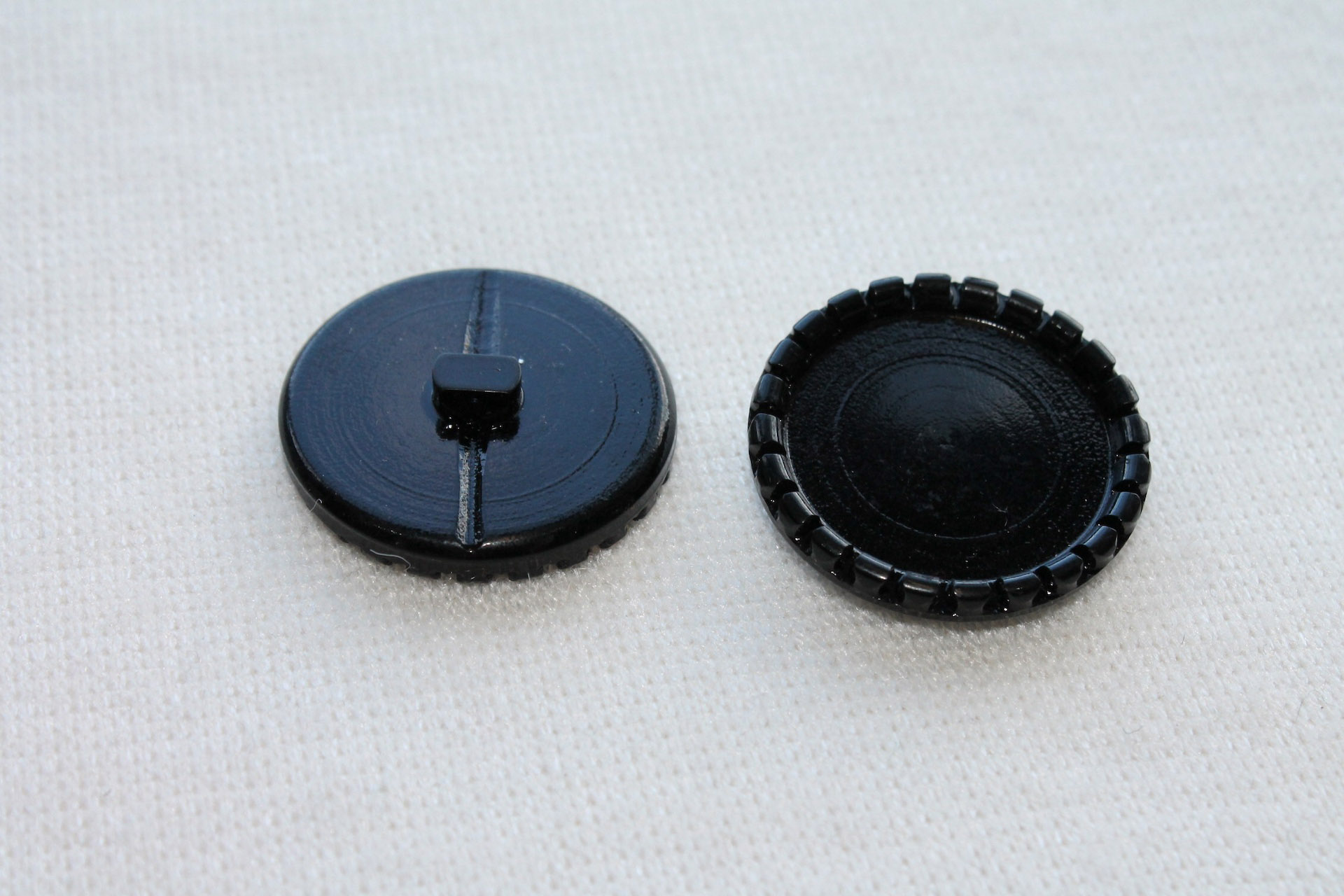 Black Ridge Shank Button - 3cm, image 2 of 4