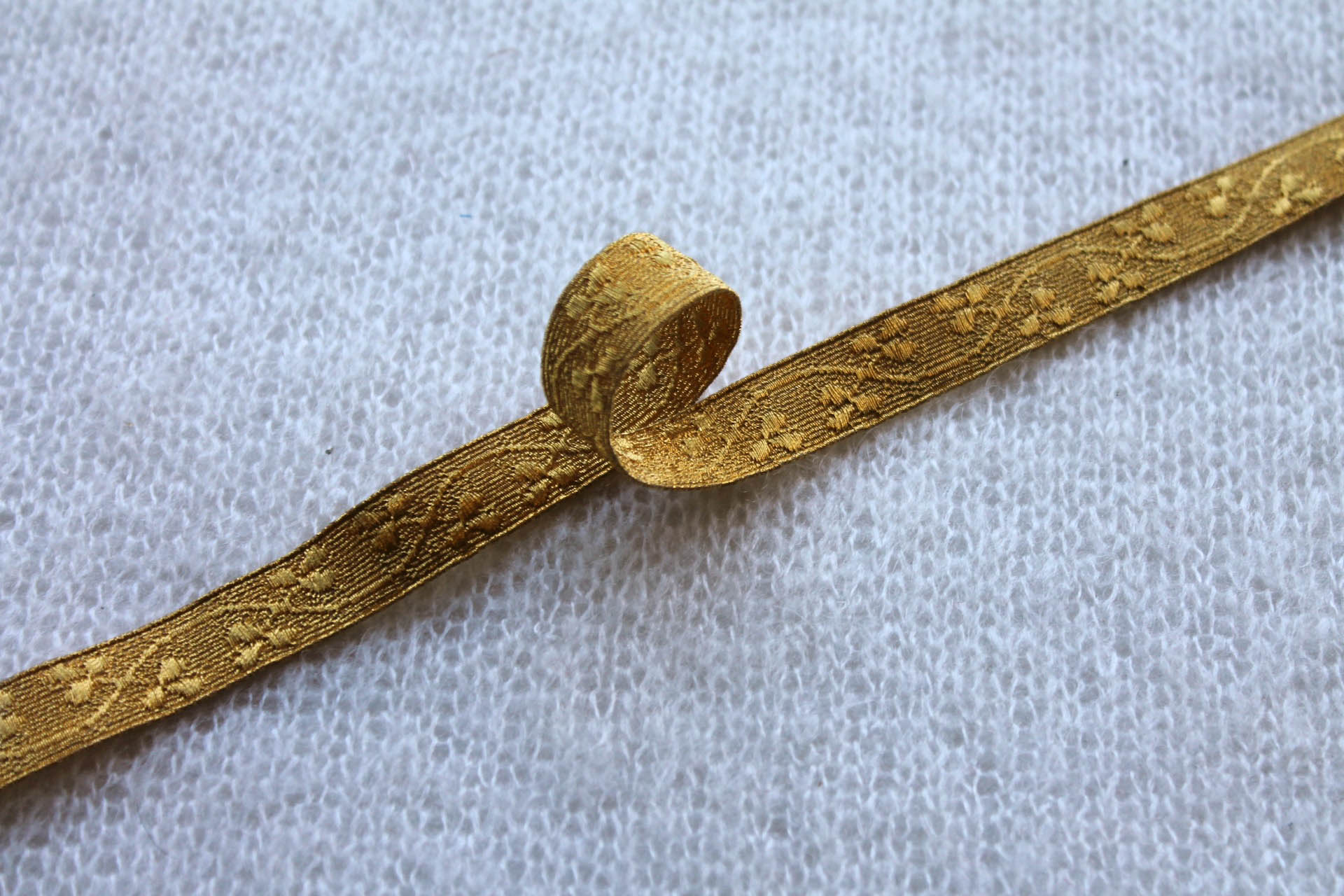 Gold Braid Ribbon with Leaf Design trim, image 2 of 4