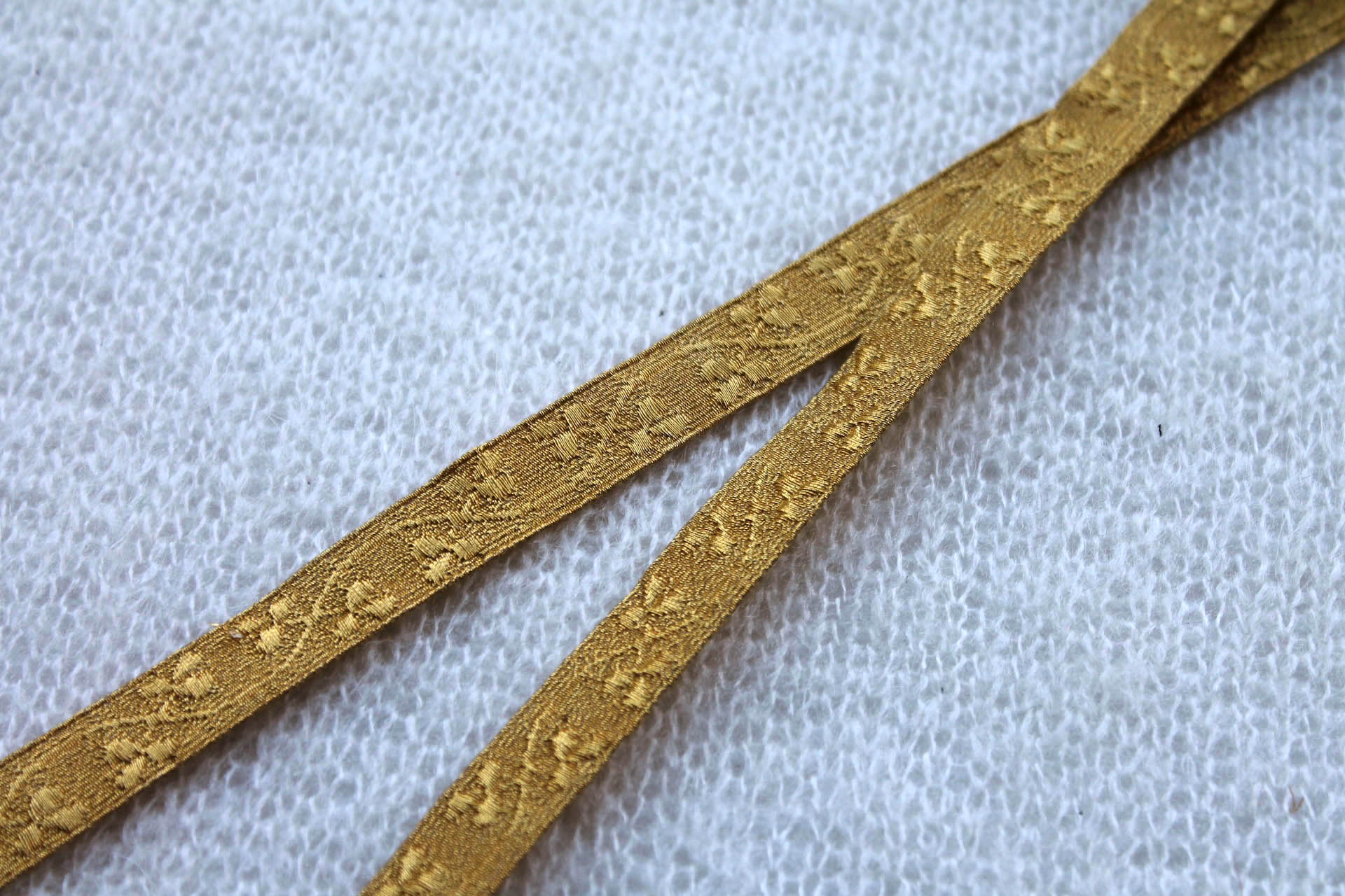 Gold Braid Ribbon with Leaf Design trim, image 3 of 4