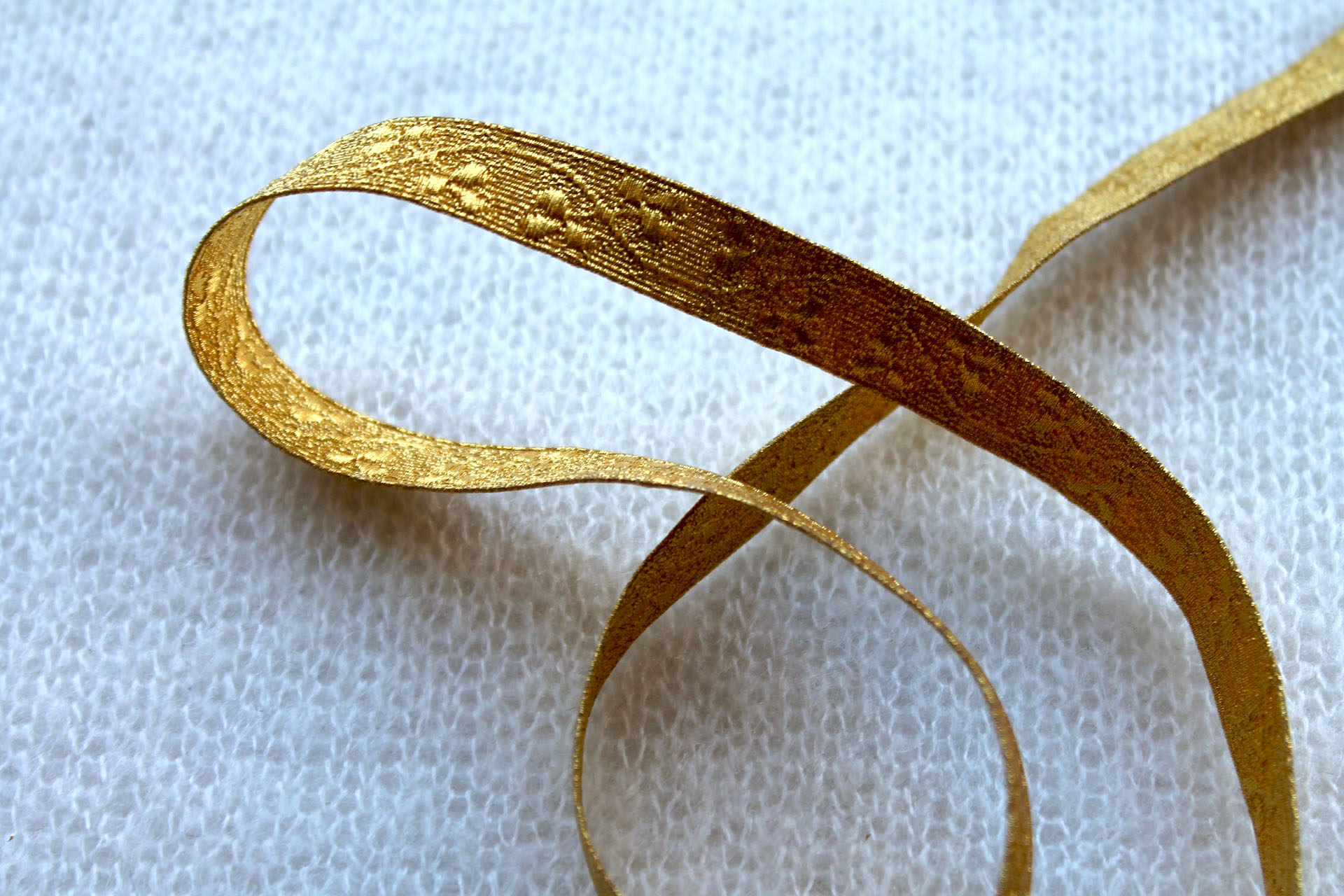 Gold Braid Ribbon with Leaf Design trim, image 4 of 4