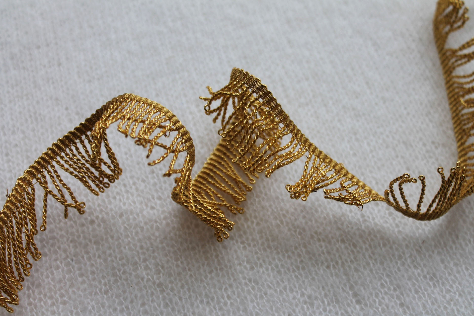 Yellow Gold Mylar Fringe - 2.5cm trim, image 3 of 4