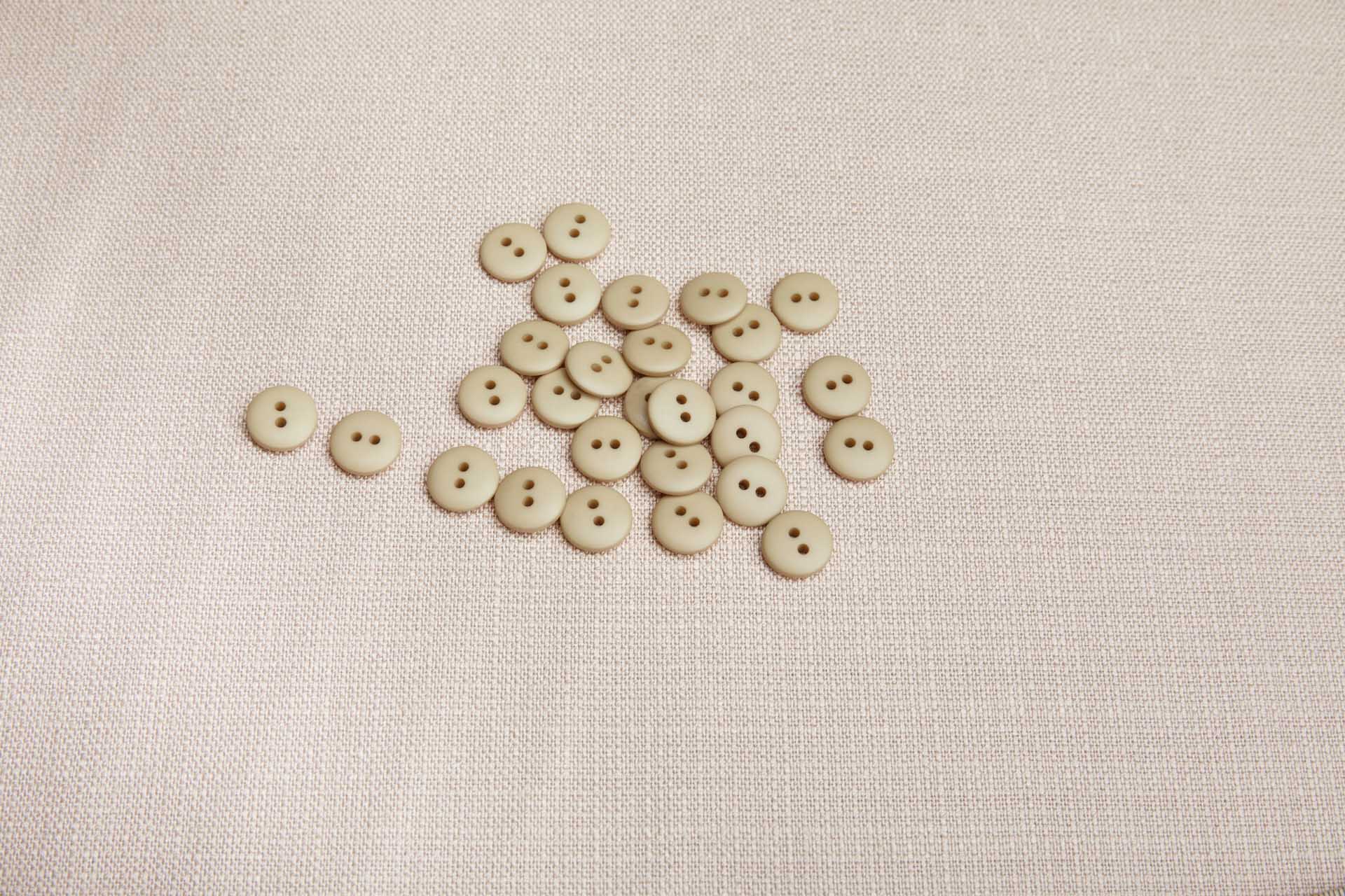 Vintage Round Pale Thistle Green Button - 1.4cm