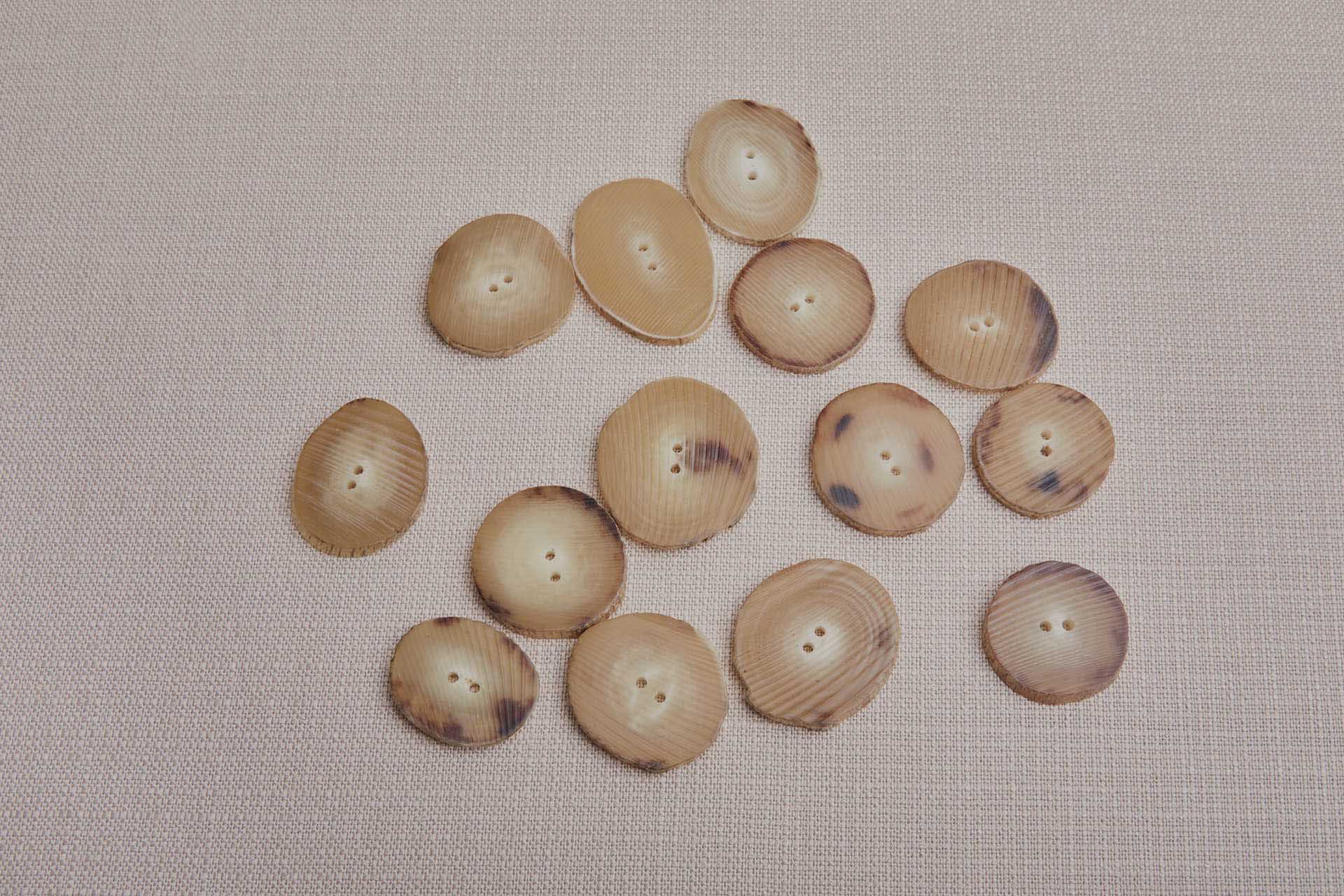 Light Beige Flat Cut Horn Button, image 3 of 3
