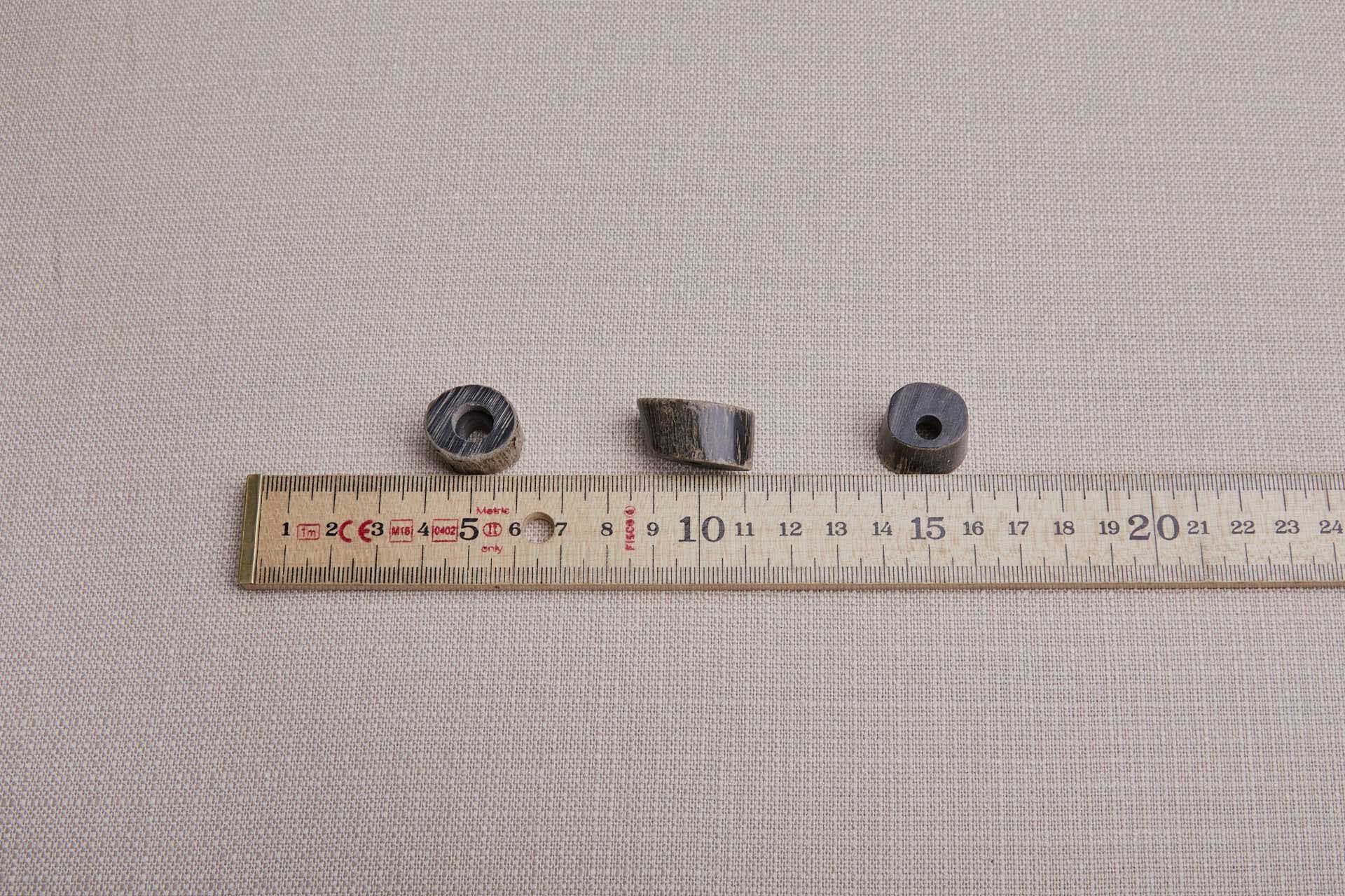 Thick Cut Horn Toggle - Grey Brown button, image 3 of 3