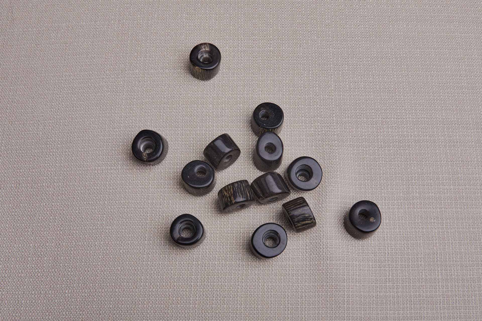 Thick Cut Horn Toggle - Black button