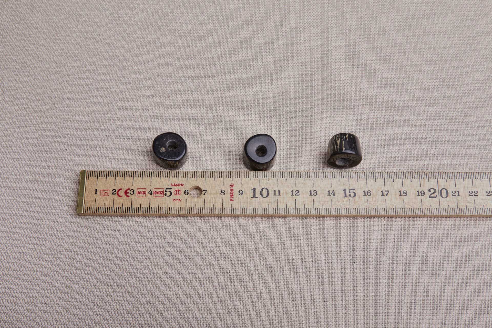 Thick Cut Horn Toggle - Black button, image 4 of 4