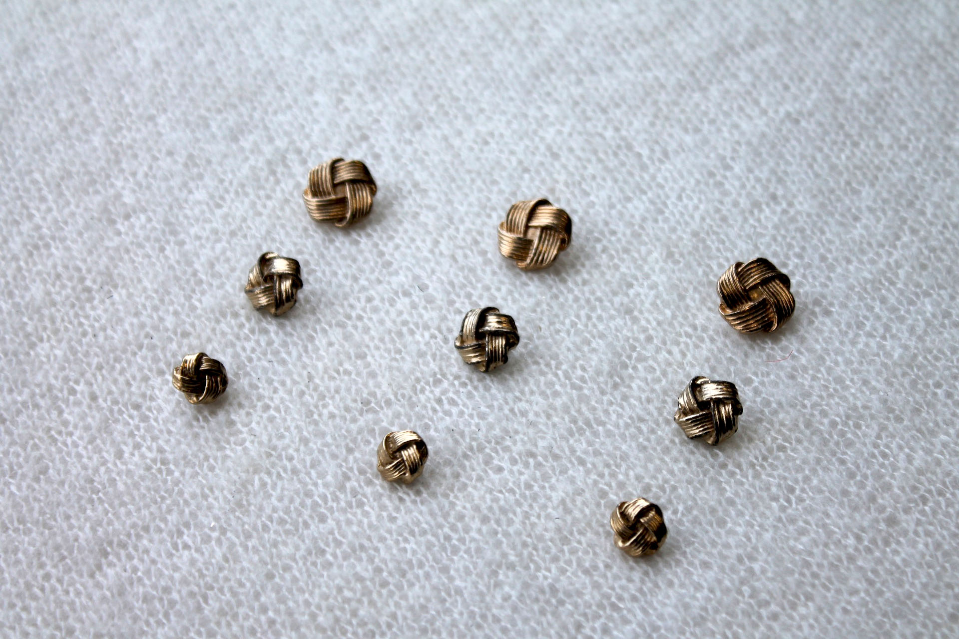 Metal Knot Button - Medium Gold