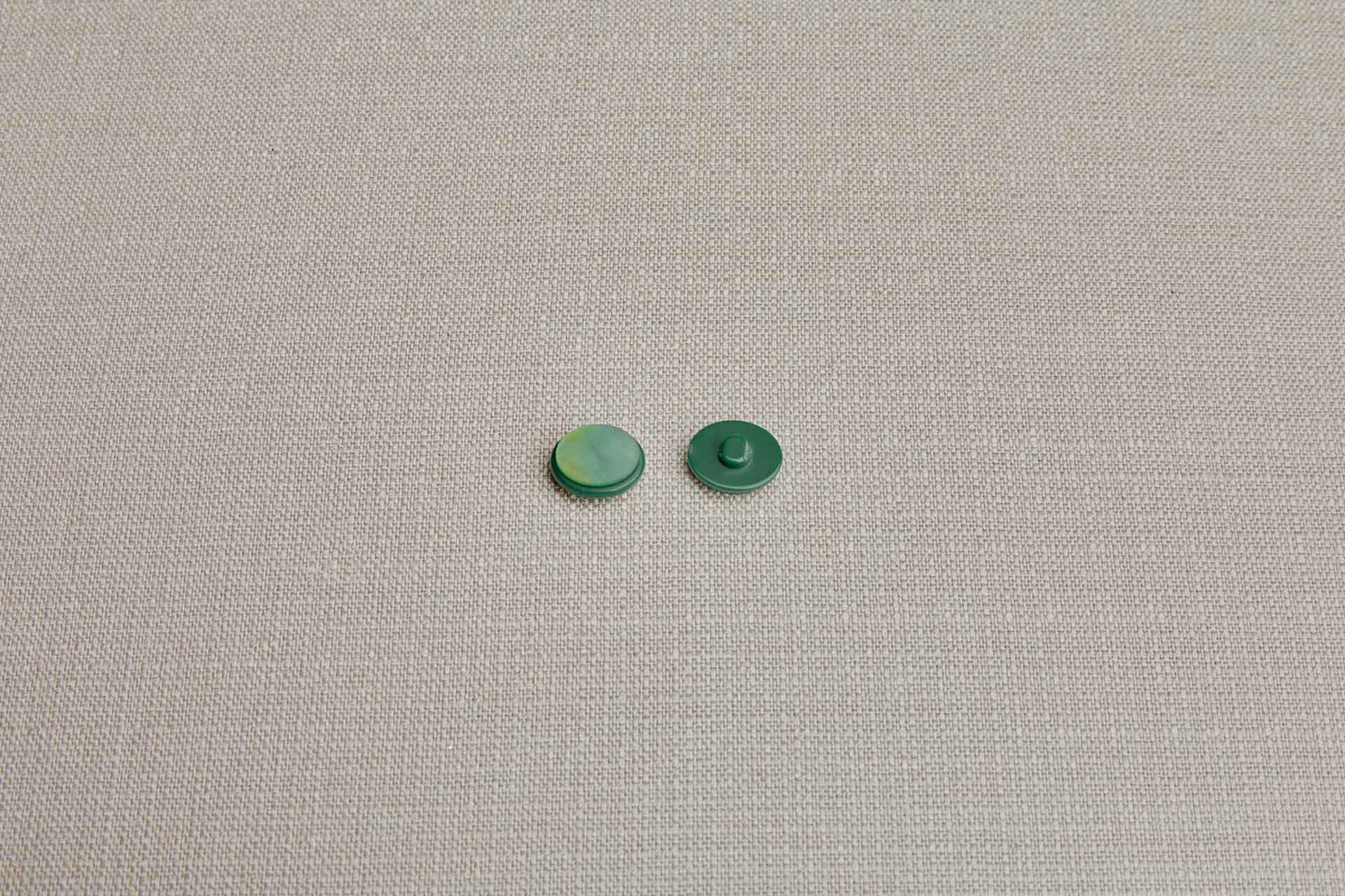 Set of 8 Oval "Shell" Resin Inlay Shank Button - Green - 1.7cm, image 3 of 4