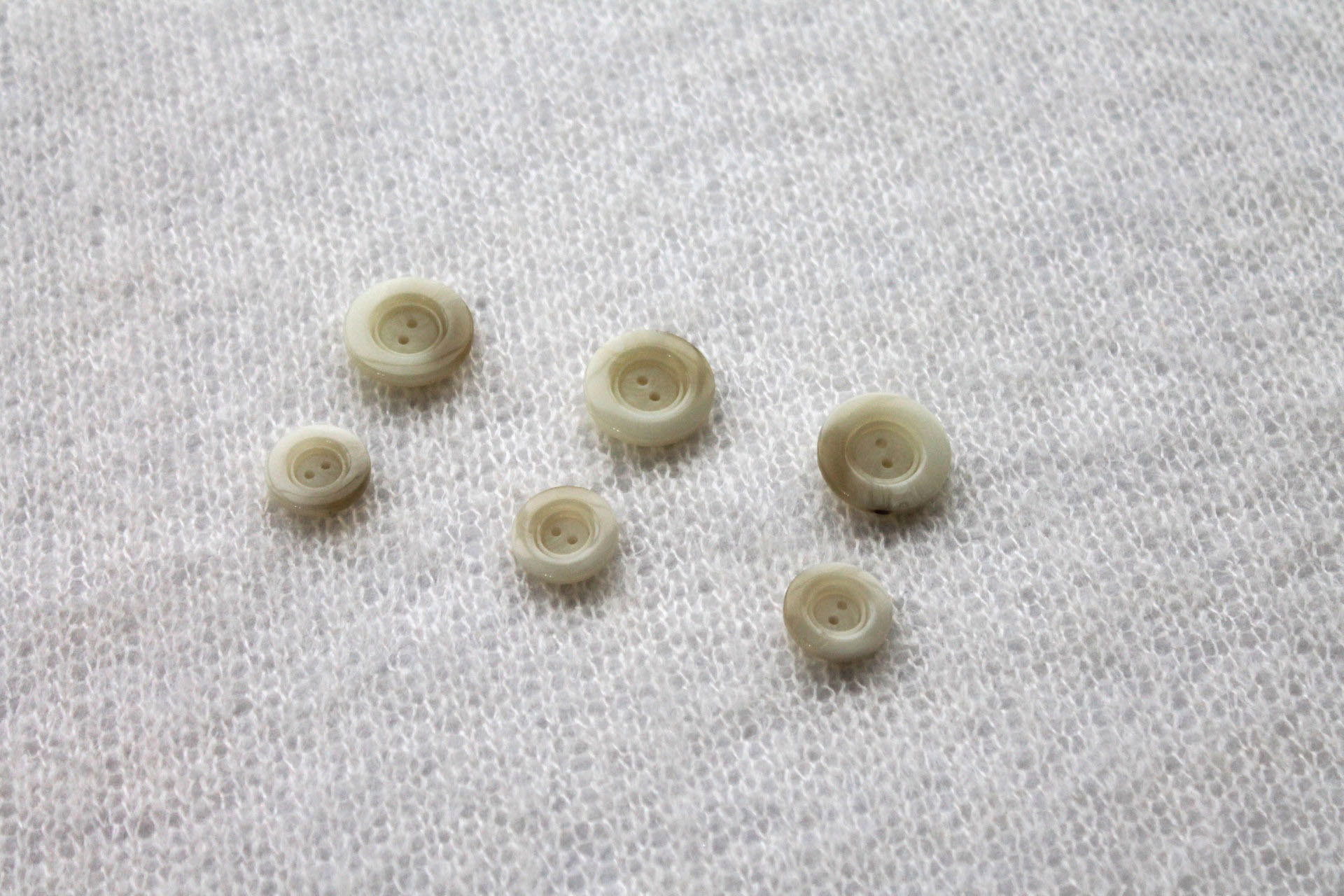 Vintage Round Resin Faux Shell Button - Off White - 1.8cm
