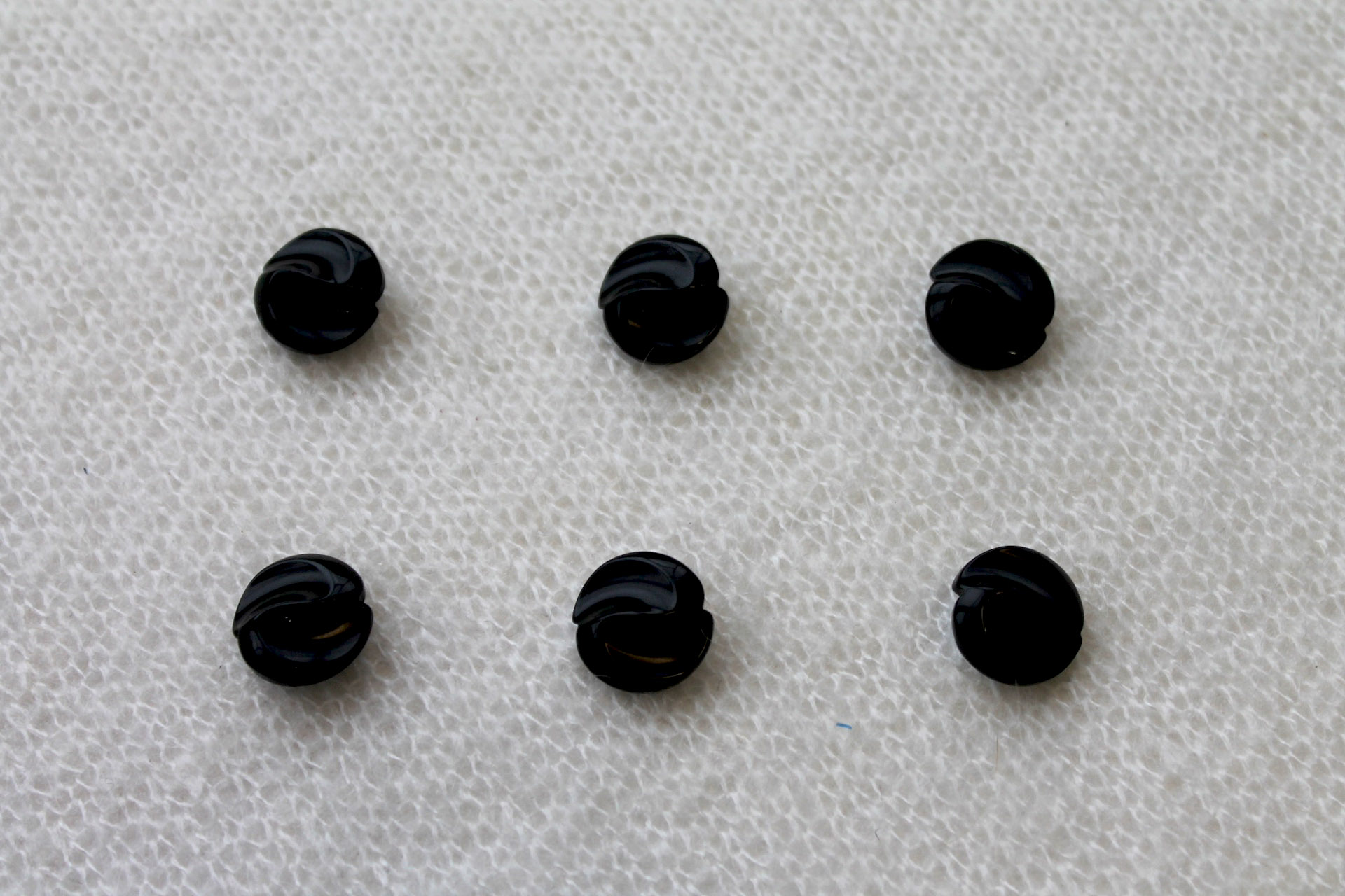 Black Sculpted Resin Button - 1.5cm, image 2 of 4