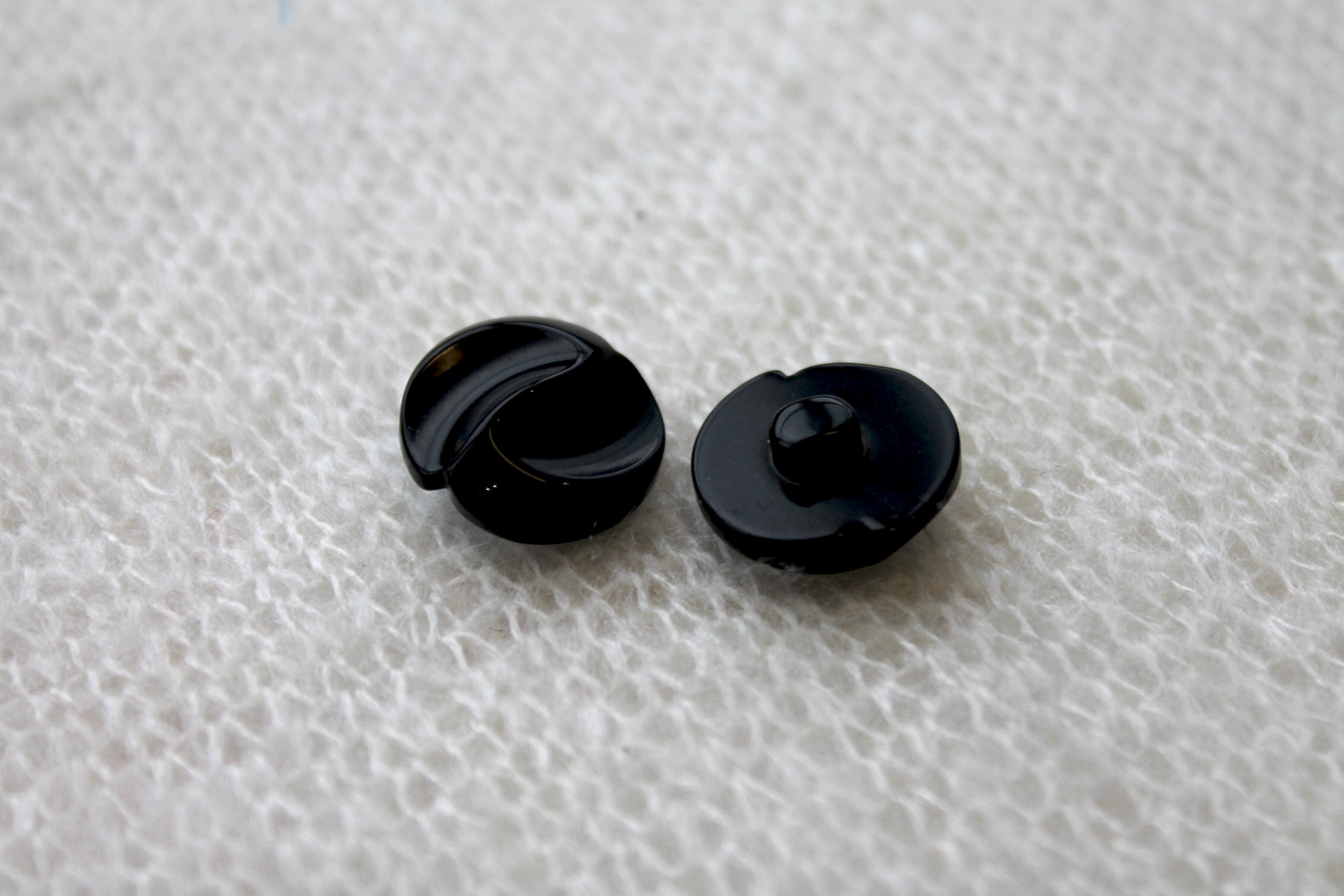 Black Sculpted Resin Button - 1.5cm, image 3 of 4