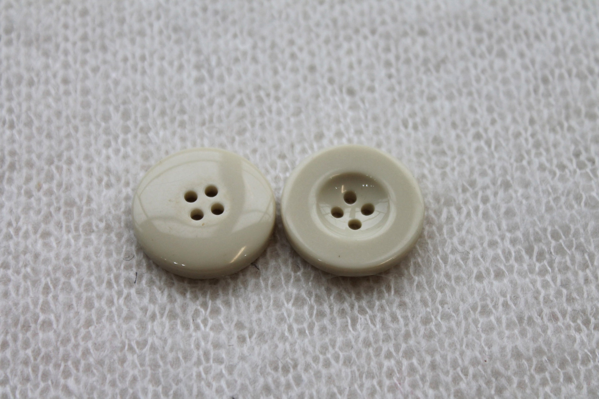 Ecru "Faux Porcelain" Button - 2.7cm, image 2 of 3