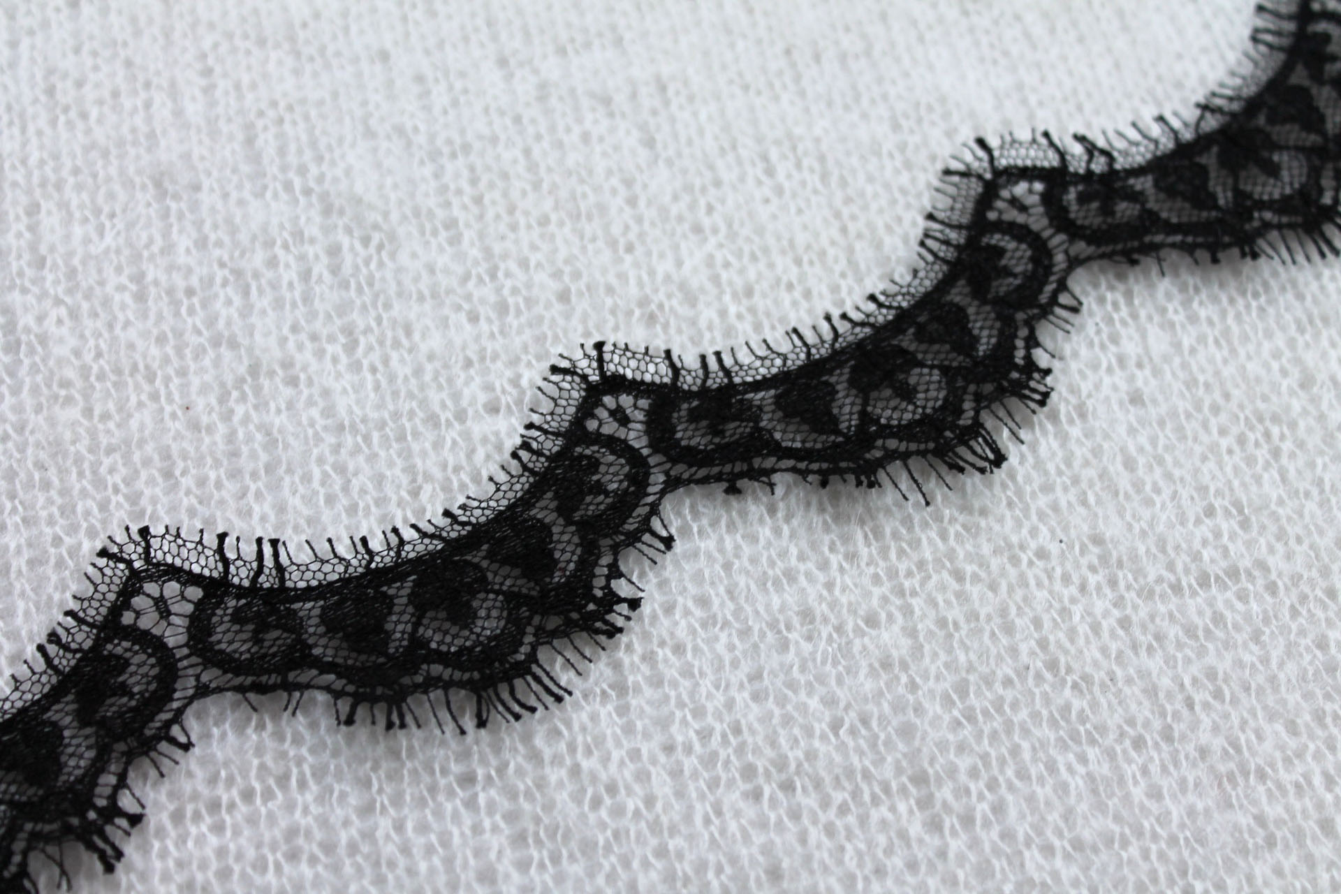 Chantilly Scallop Lace Trim - Black