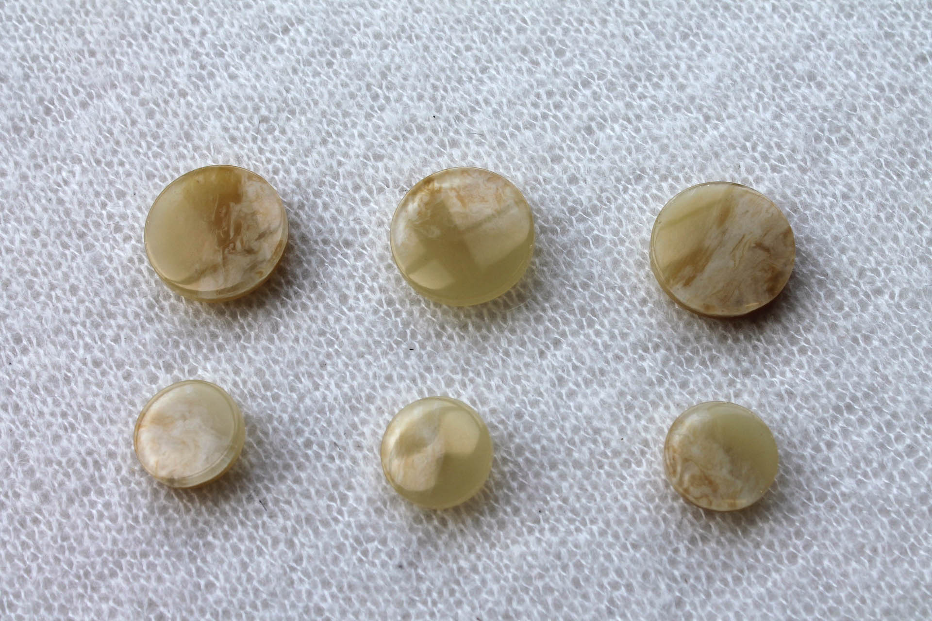 Desert Sand "Faux Shell" Shank Button - 3cm, image 2 of 4