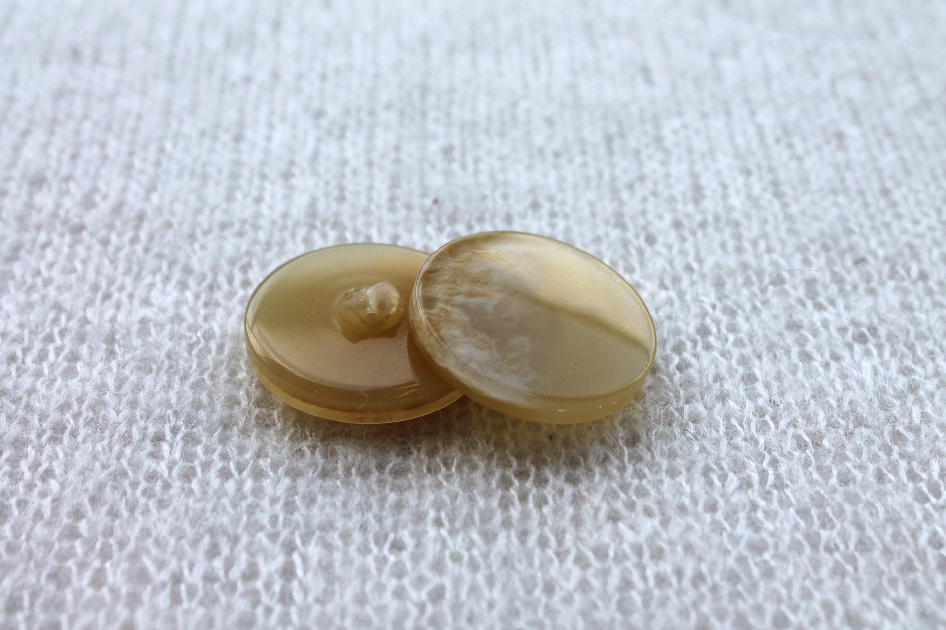 Desert Sand "Faux Shell" Shank Button - 3cm, image 3 of 4