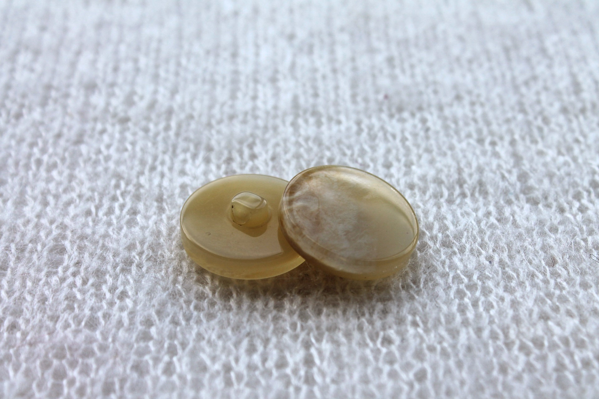 Desert Sand "Faux Shell" Shank Button - 2.2cm, image 3 of 4