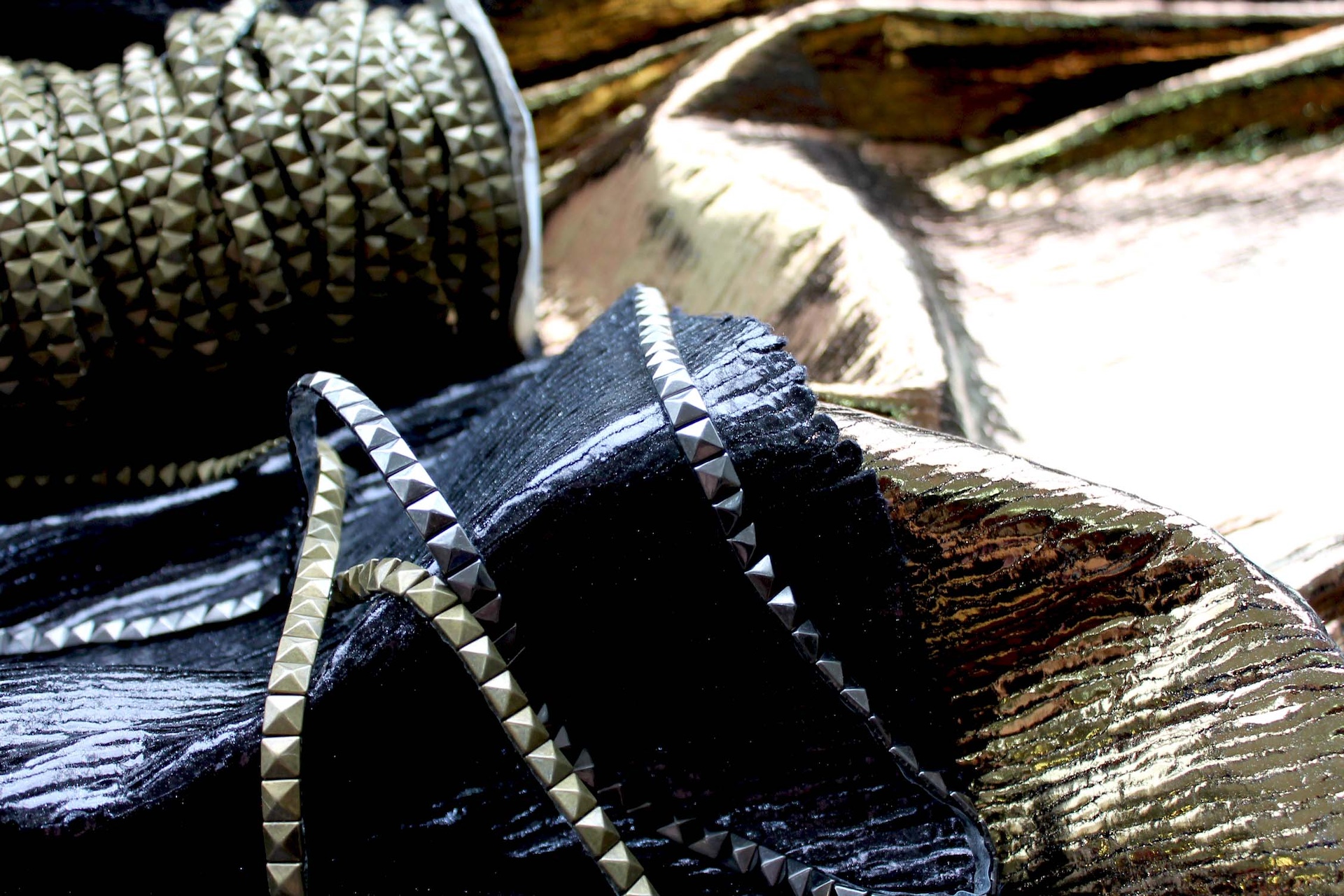 Gold Foiled Chunky "Treebark" Silk Weave - Gold / Black fabric, image 2 of 7