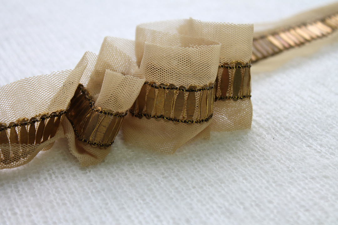Metal Ellipse Sequin Trim - Single Row Bright Gold, image 4 of 4