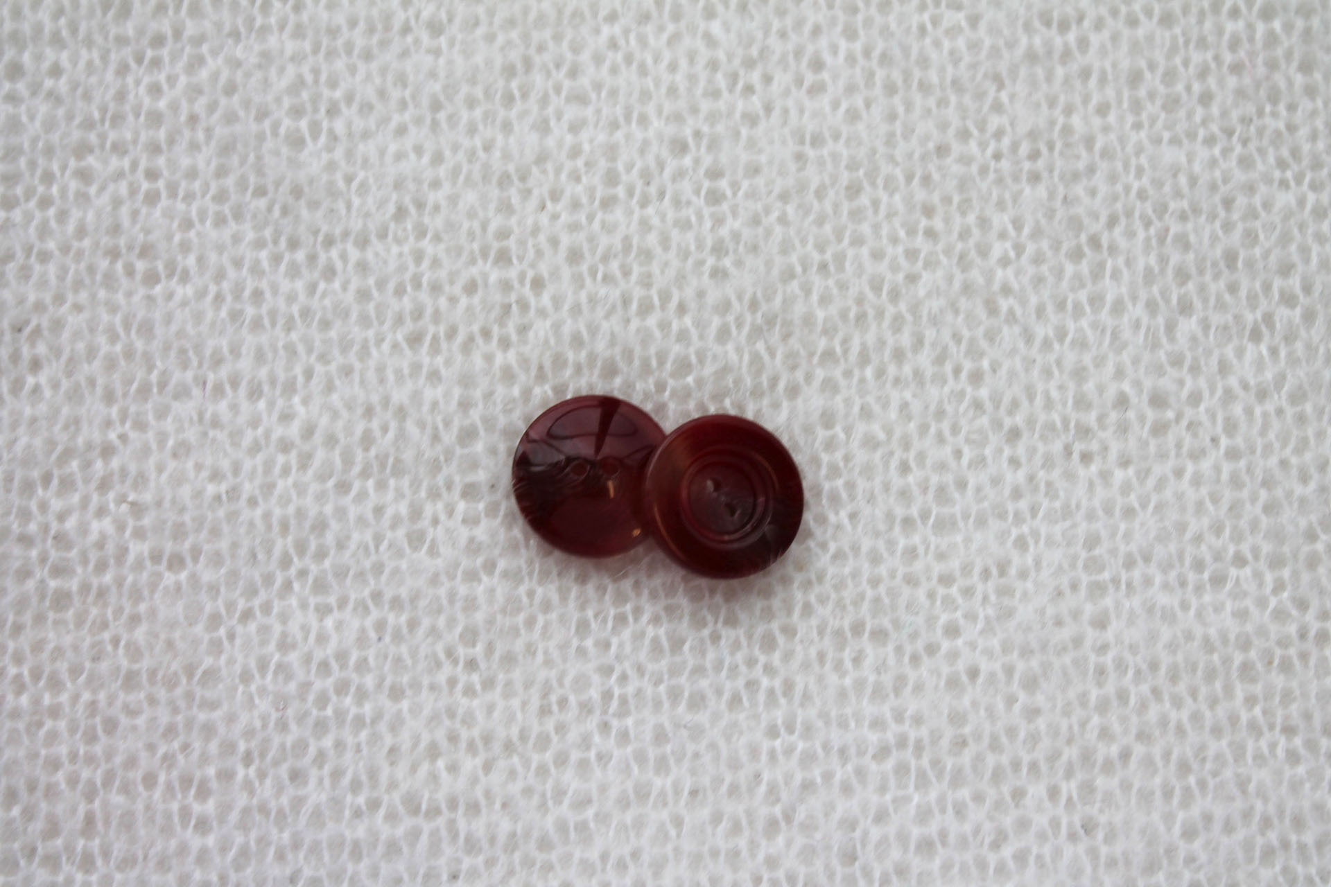 Marbled Wine Red Nylon Button - 1.7cm, image 3 of 4