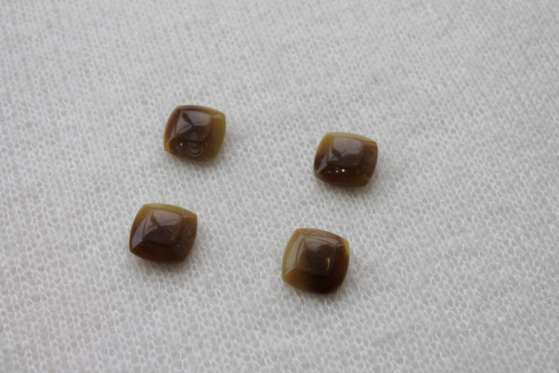 Set of 4 Tan / Brown Marbled Resin Button - 2.2cm