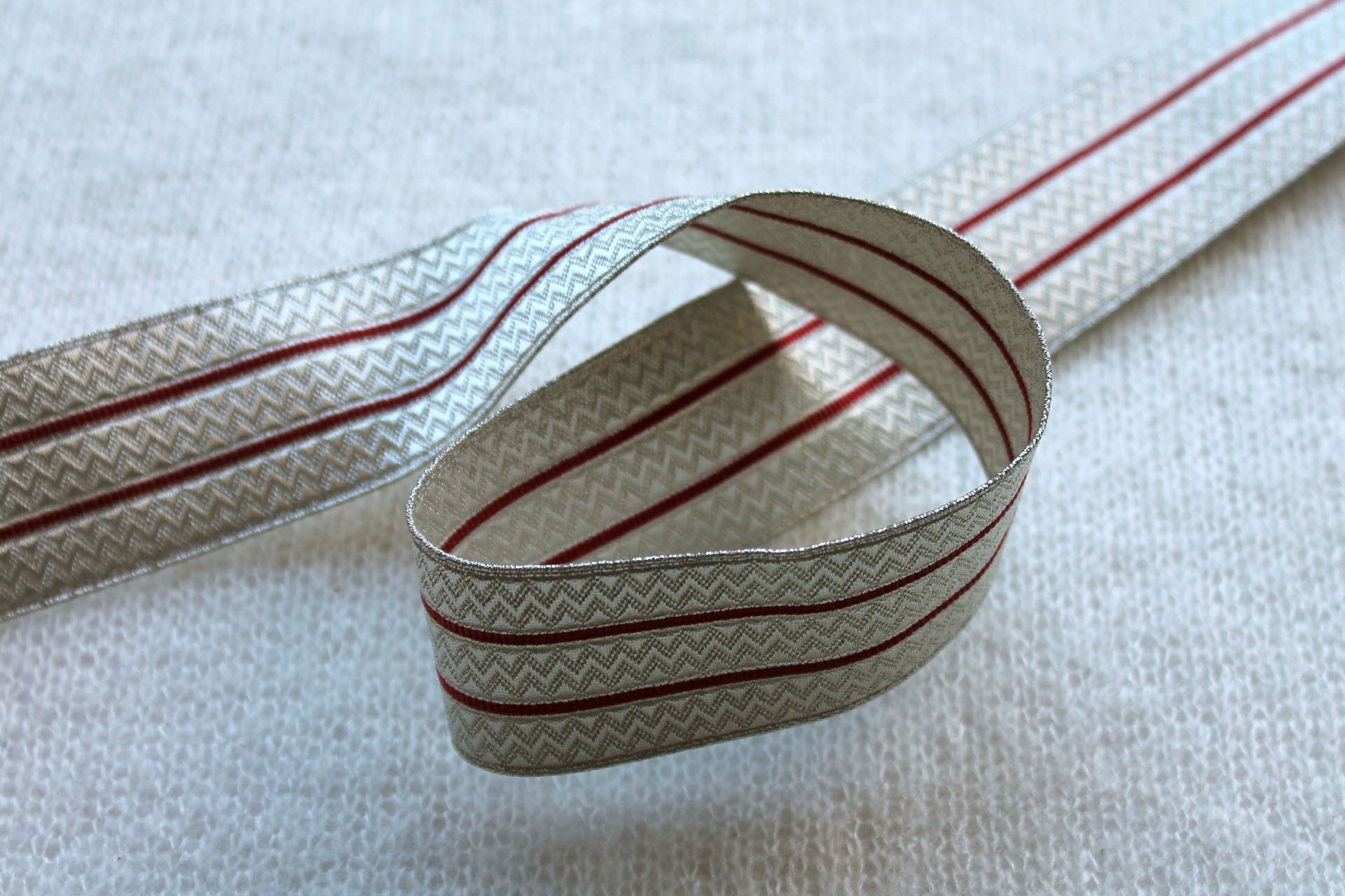 Silver Zig-Zag "Guards Lace" Braid with Red Stripes - Large trim, image 4 of 4