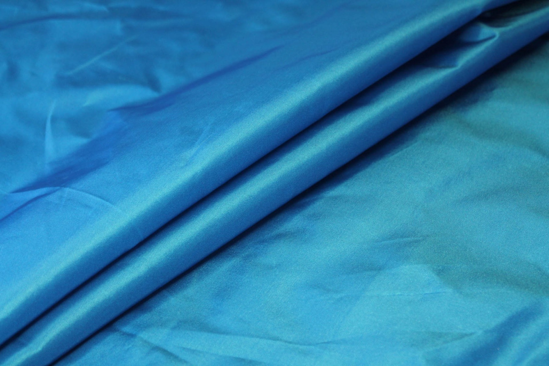 Acetate Taffeta - Blue shot Aqua fabric, image 4 of 6
