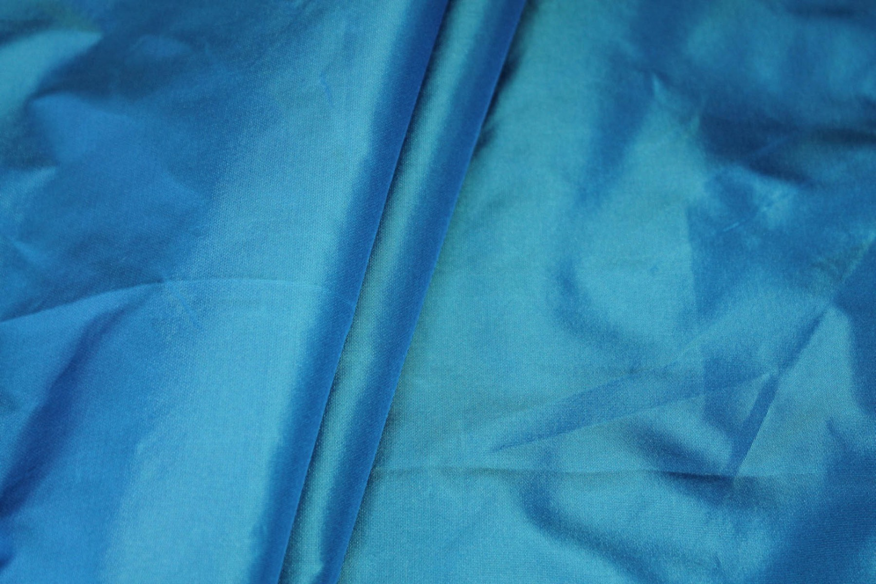 Acetate Taffeta - Blue shot Aqua fabric, image 5 of 6