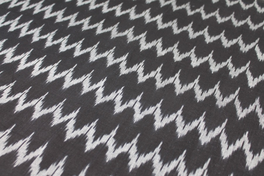 Light Weight Cotton Ikat - Black and White - 0.45-0.5m Piece fabric, image 5 of 6