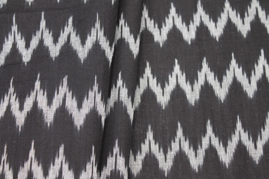 Light Weight Cotton Ikat - Black and White - 0.45-0.5m Piece fabric, image 6 of 6