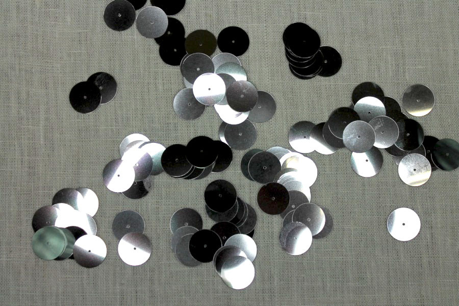 Silver Medium Round Sequin - Bag of 30g trim, image 5 of 5