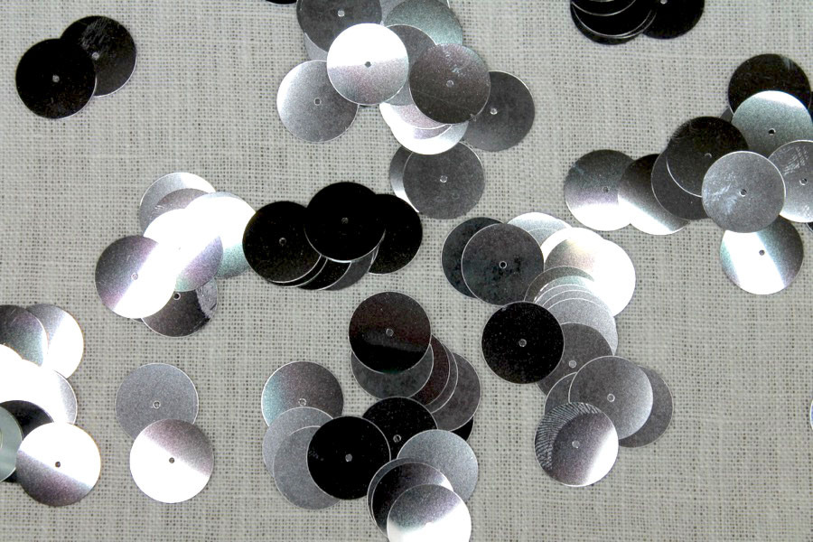 Silver Medium Round Sequin - Bag of 30g trim, image 3 of 5