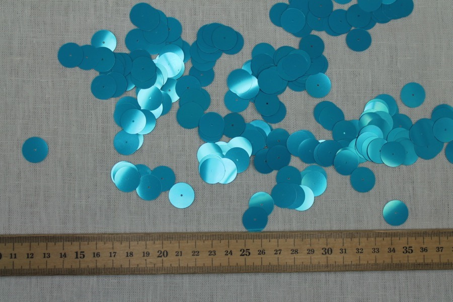 Turquoise Blue Medium Round Sequin - Bag of 30g trim, image 2 of 5