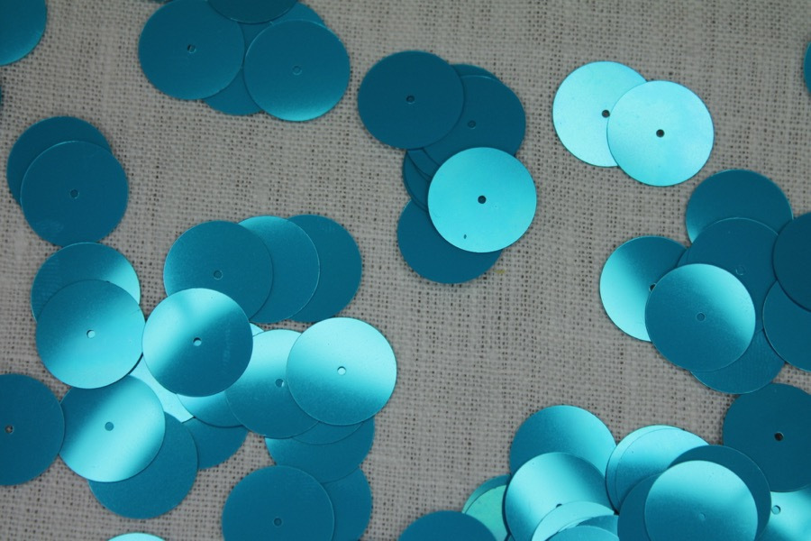 Turquoise Blue Medium Round Sequin - Bag of 30g trim, image 3 of 5