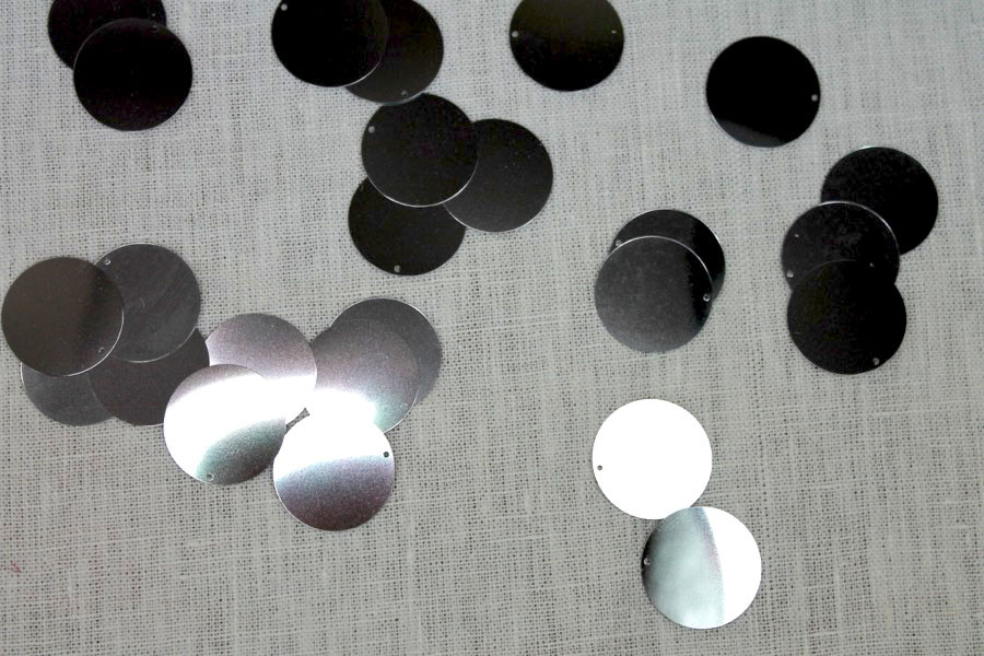 Silver Large Round Sequin - Bag of 30g trim, image 2 of 4