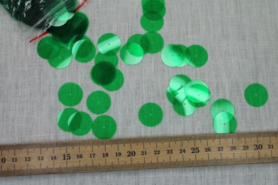 Transparent Green Large Round Sequin - Bag of 30g trim, image 2 of 5