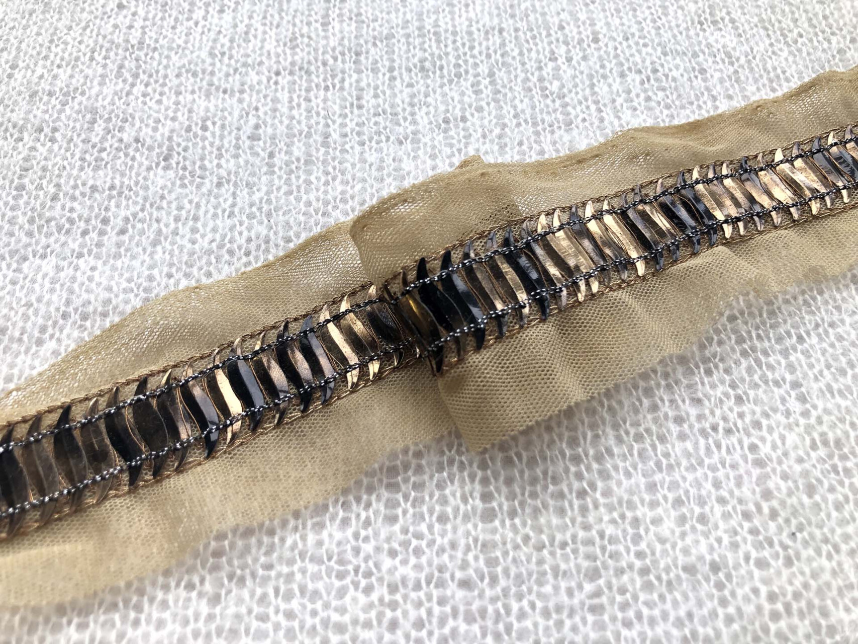S-Shaped Sequin Trim - Single Antique Gold, image 2 of 4