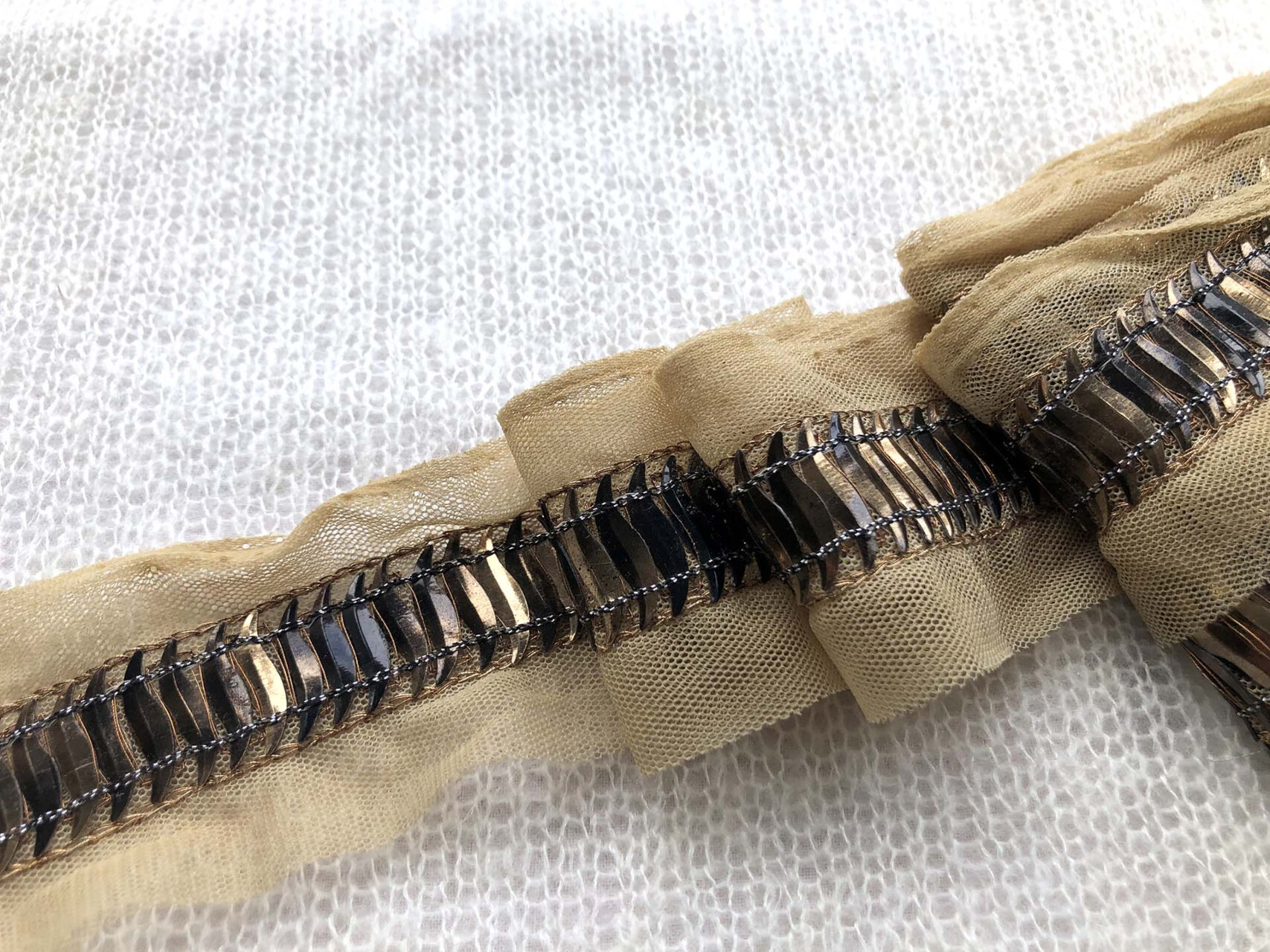 S-Shaped Sequin Trim - Single Antique Gold, image 3 of 4