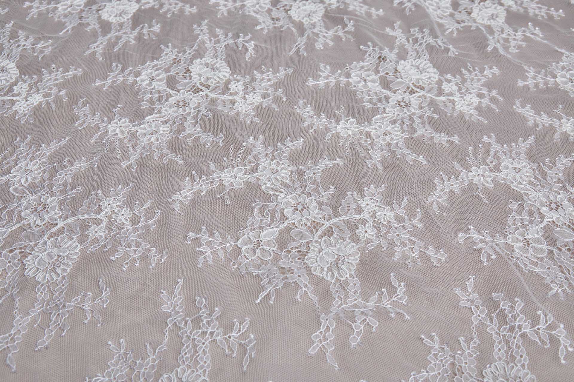 Corded Chantilly Lace - Ivory - Double Scallop - 0.35m Piece fabric, image 8 of 8