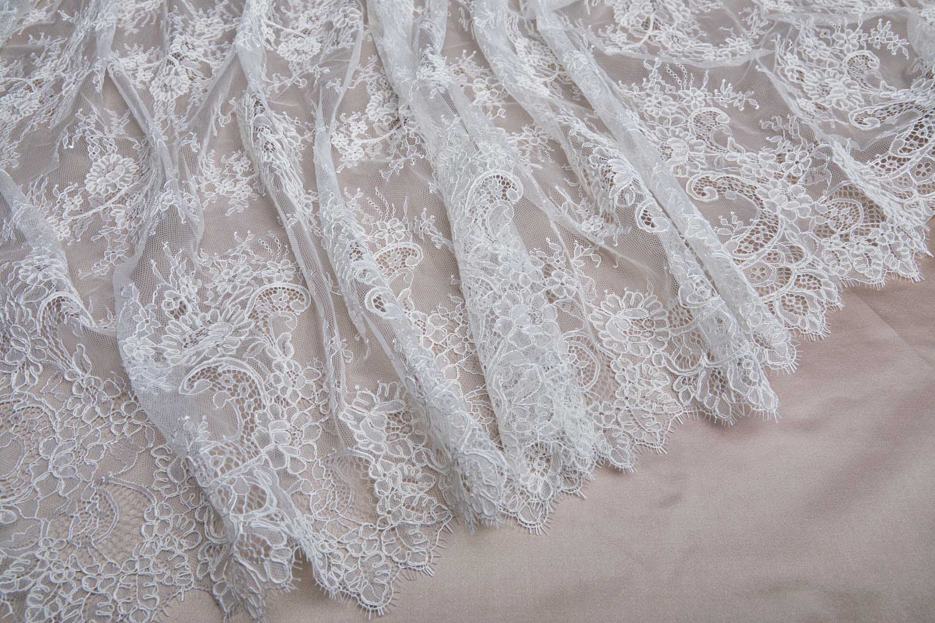 Corded Chantilly Lace - Ivory - Double Scallop - 0.35m Piece fabric